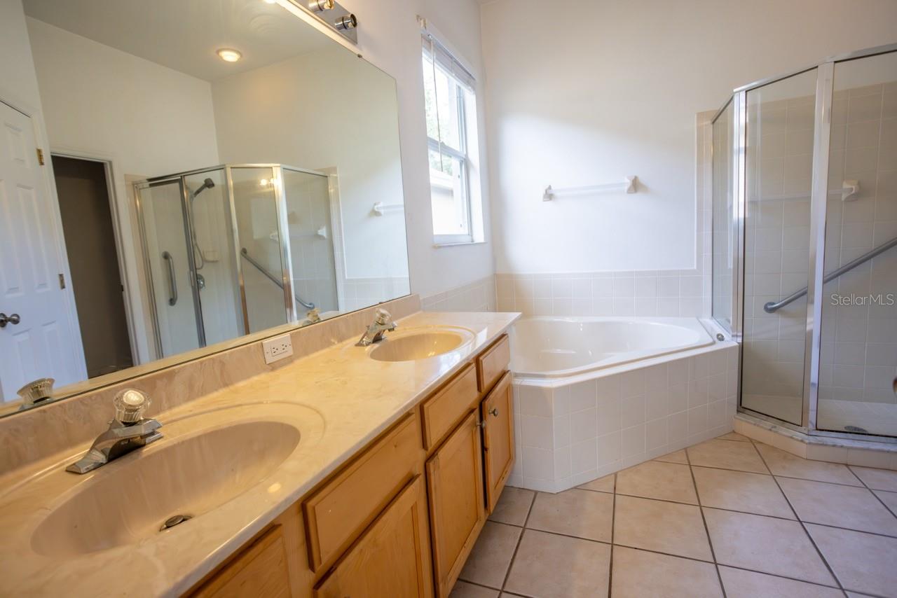 985 RIDGEMOUNT PL — photo 11
