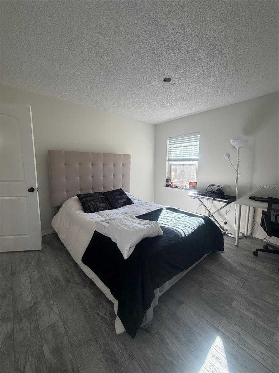 548 GLEN HAVEN DR — photo 12
