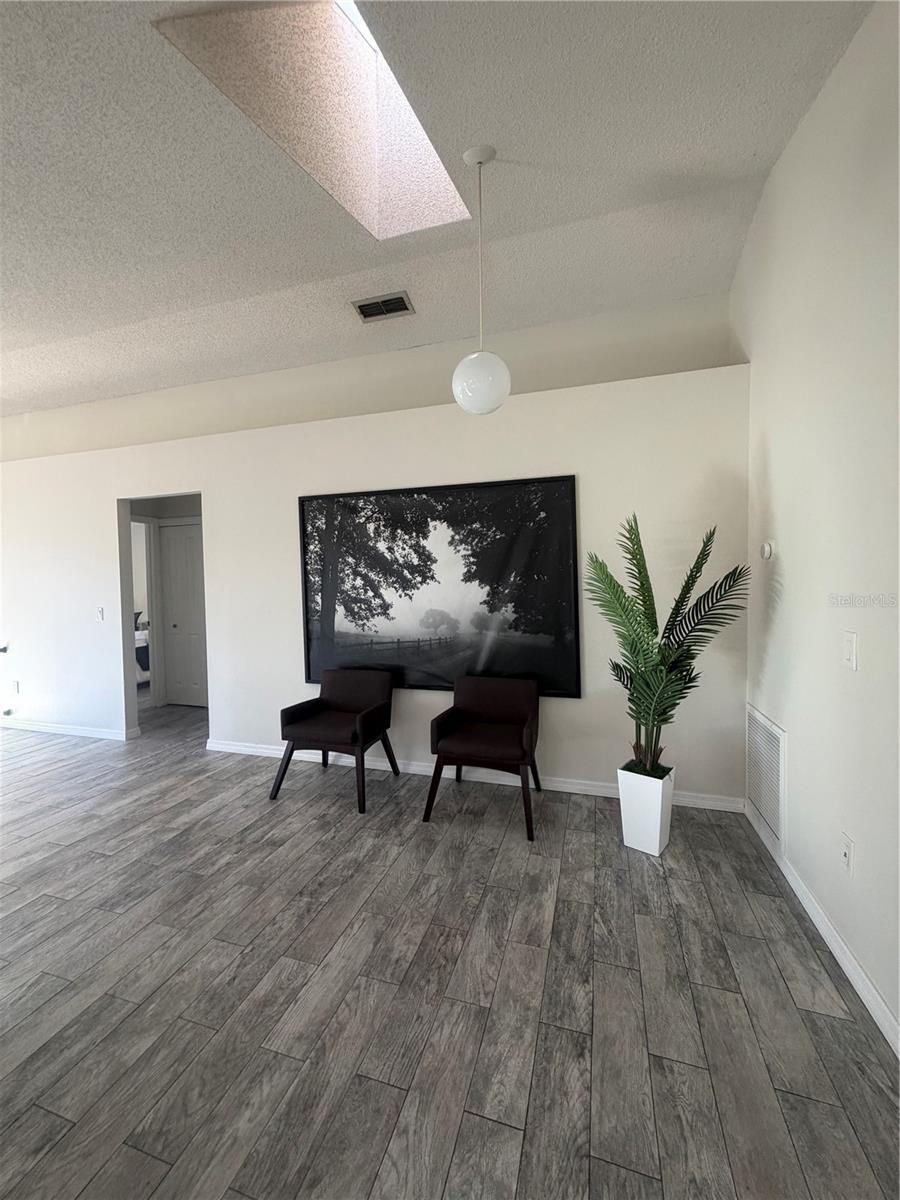 548 GLEN HAVEN DR — photo 8