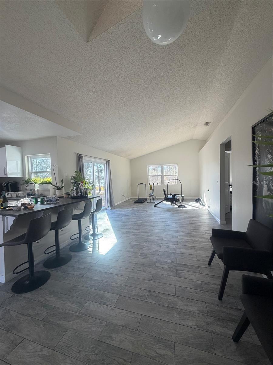 548 GLEN HAVEN DR — photo 10