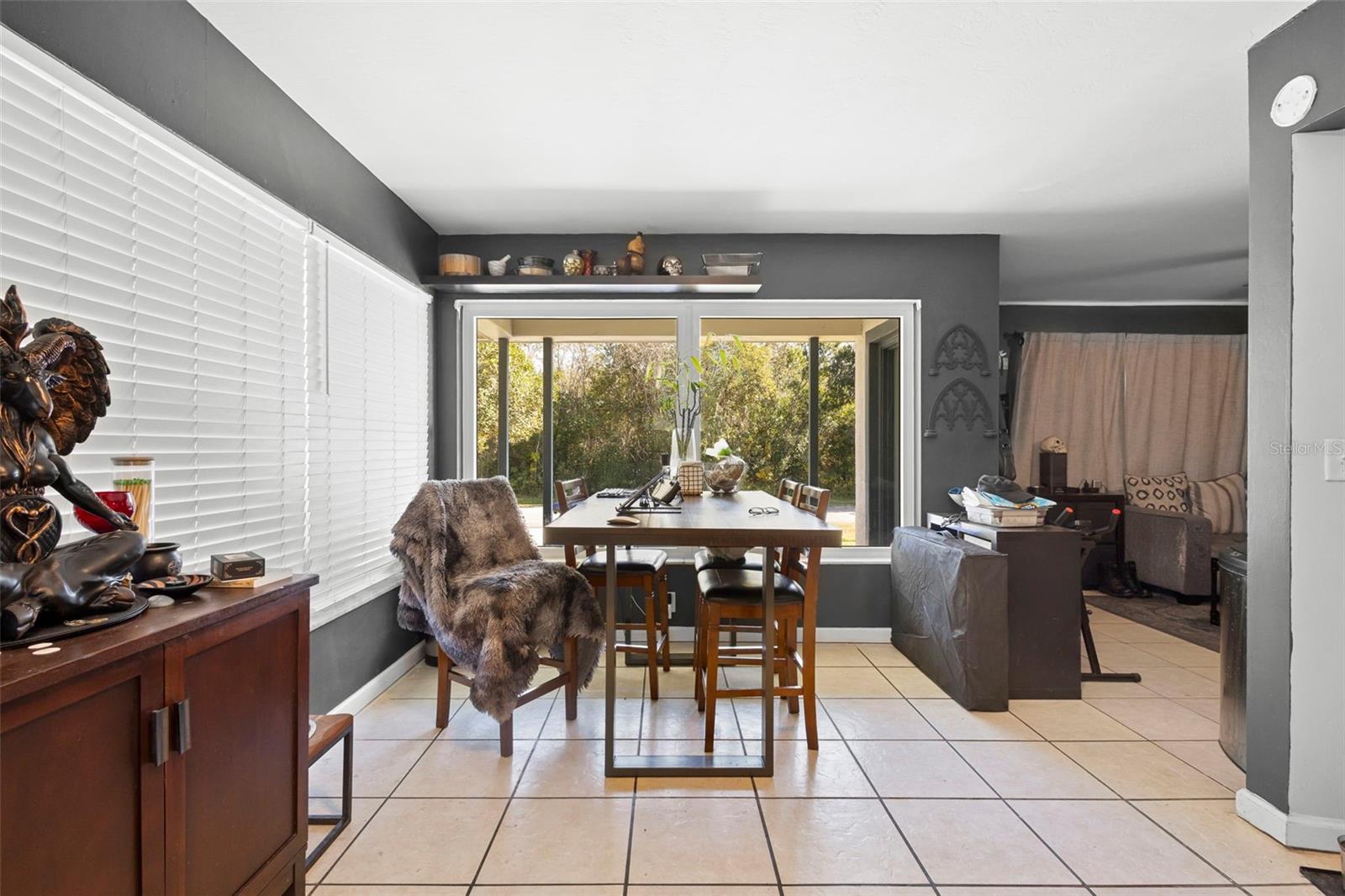 1552 ZINNIA DR — photo 5