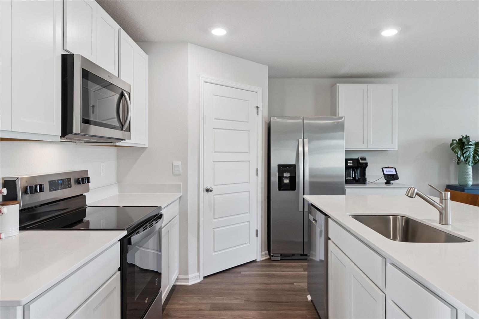 2534 SCOTTVILLE AVE — photo 8
