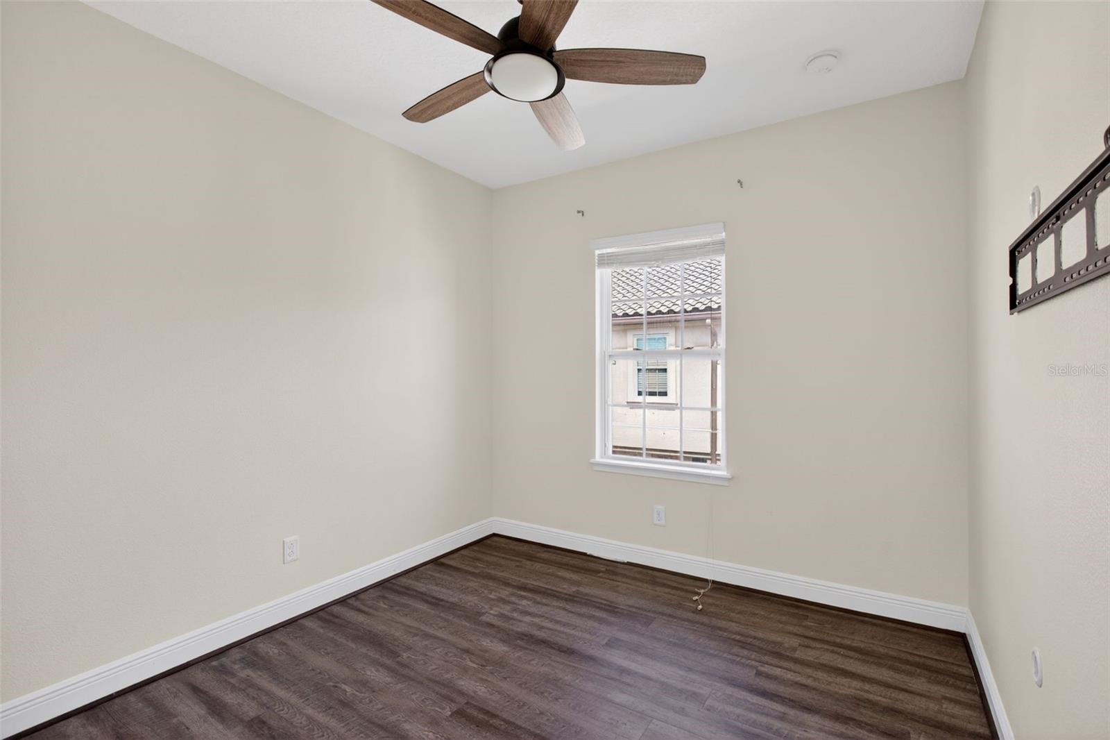817 LOBELIA DR — photo 8