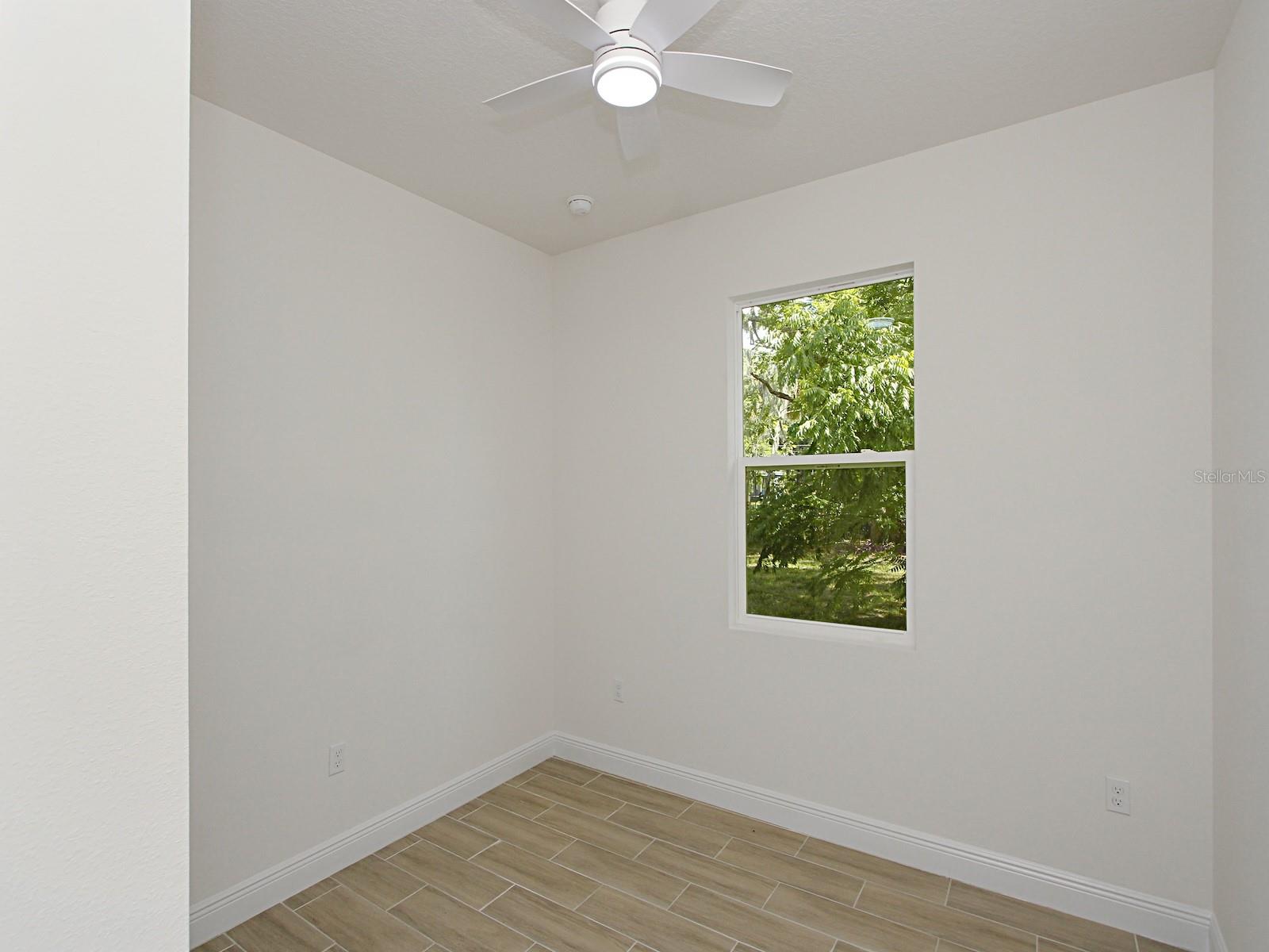 1216 S POMEGRANITE AVE — photo 2