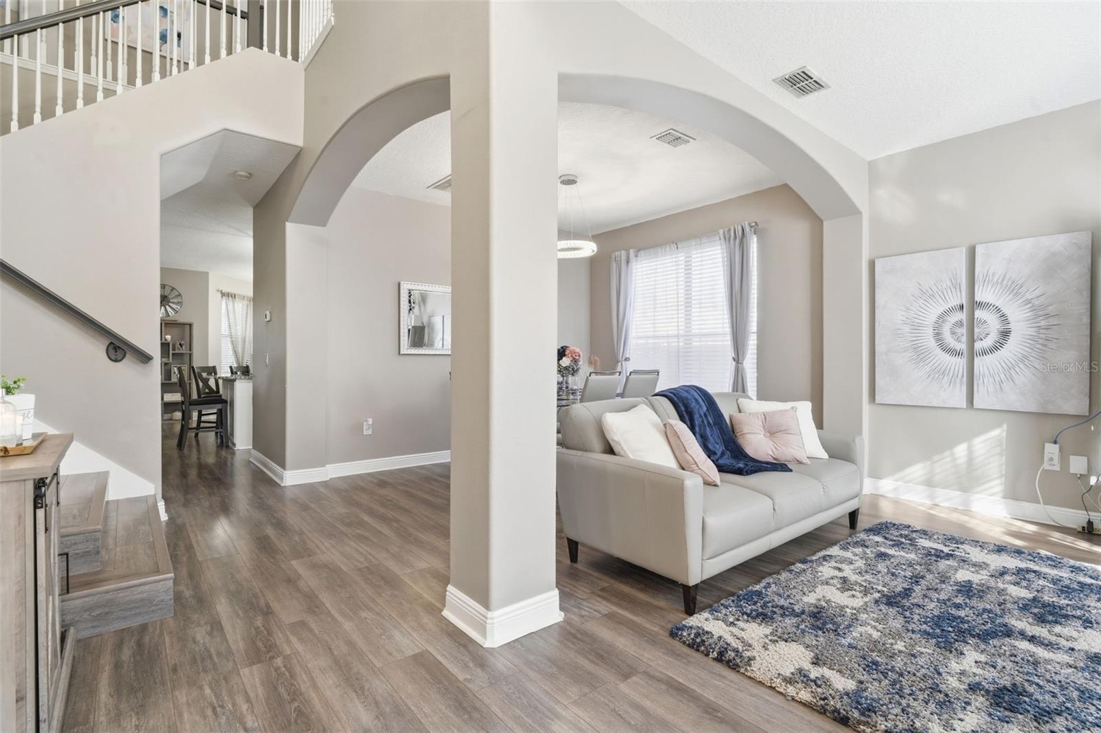 119 ELISSAR DR — photo 12