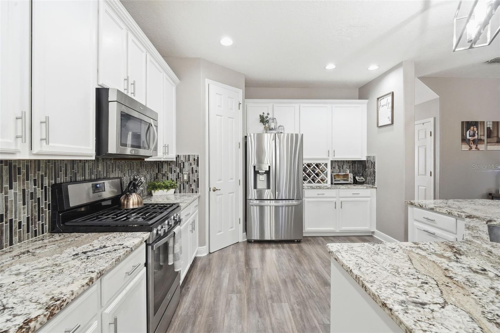 119 ELISSAR DR — photo 4