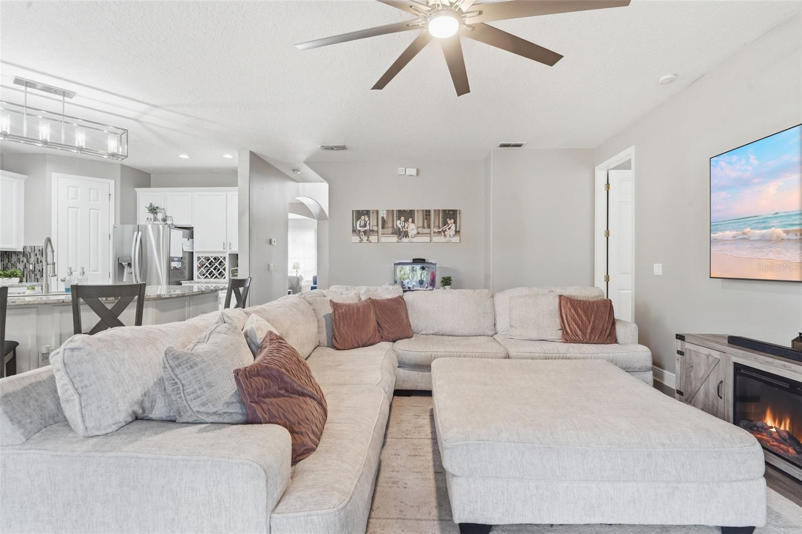 119 ELISSAR DR — photo 8