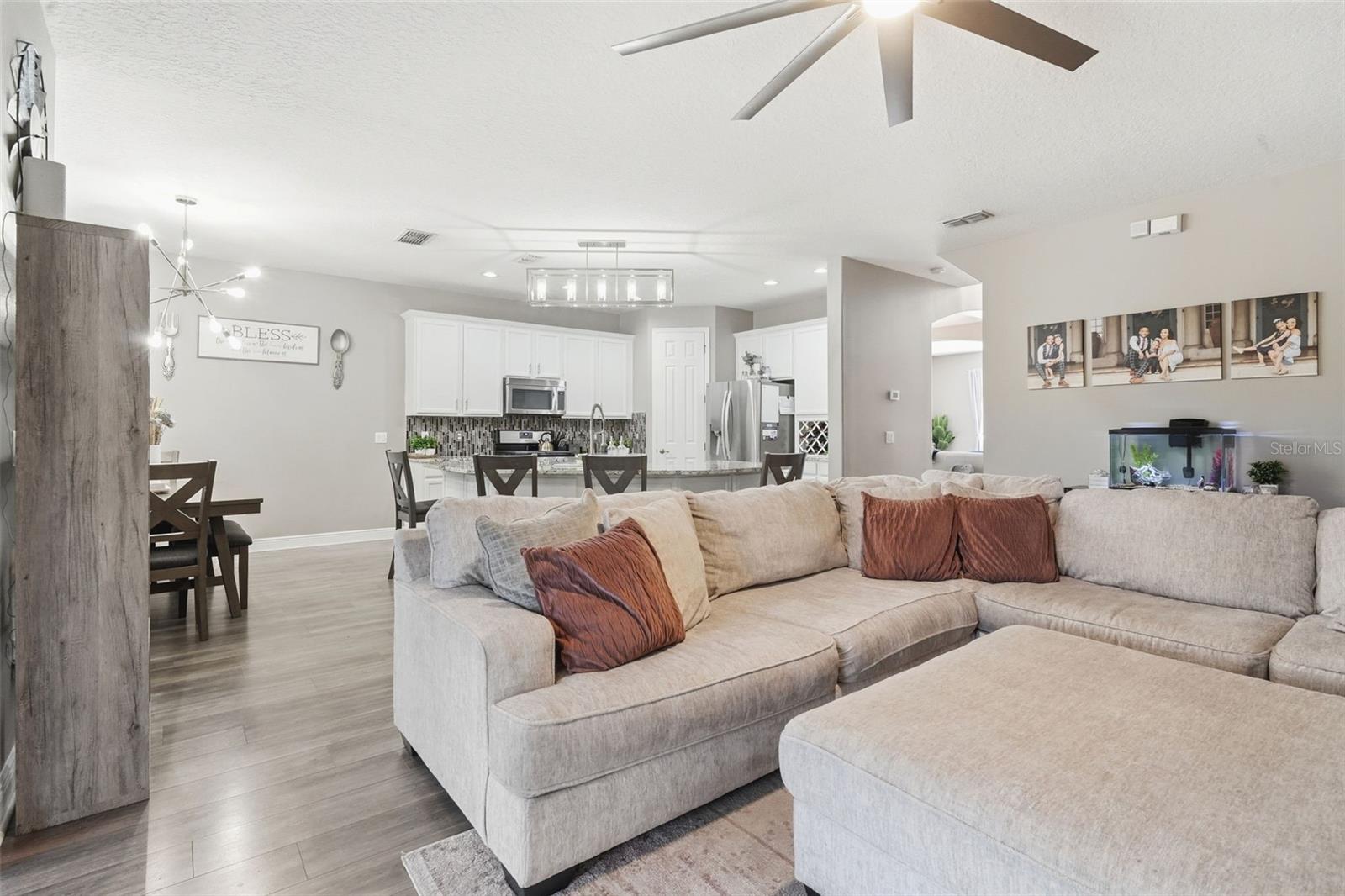 119 ELISSAR DR — photo 10