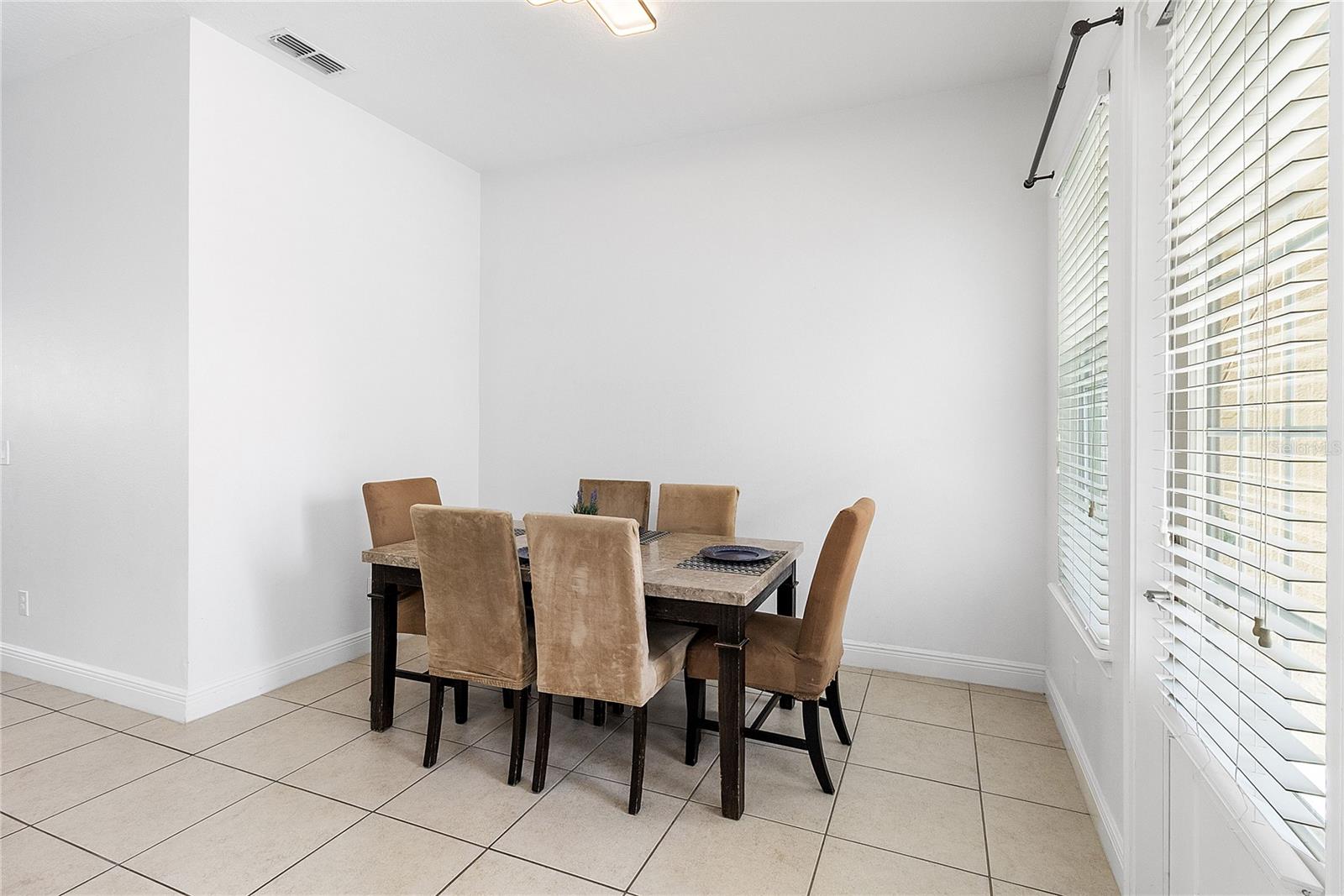 940 LOBELIA DR — photo 6