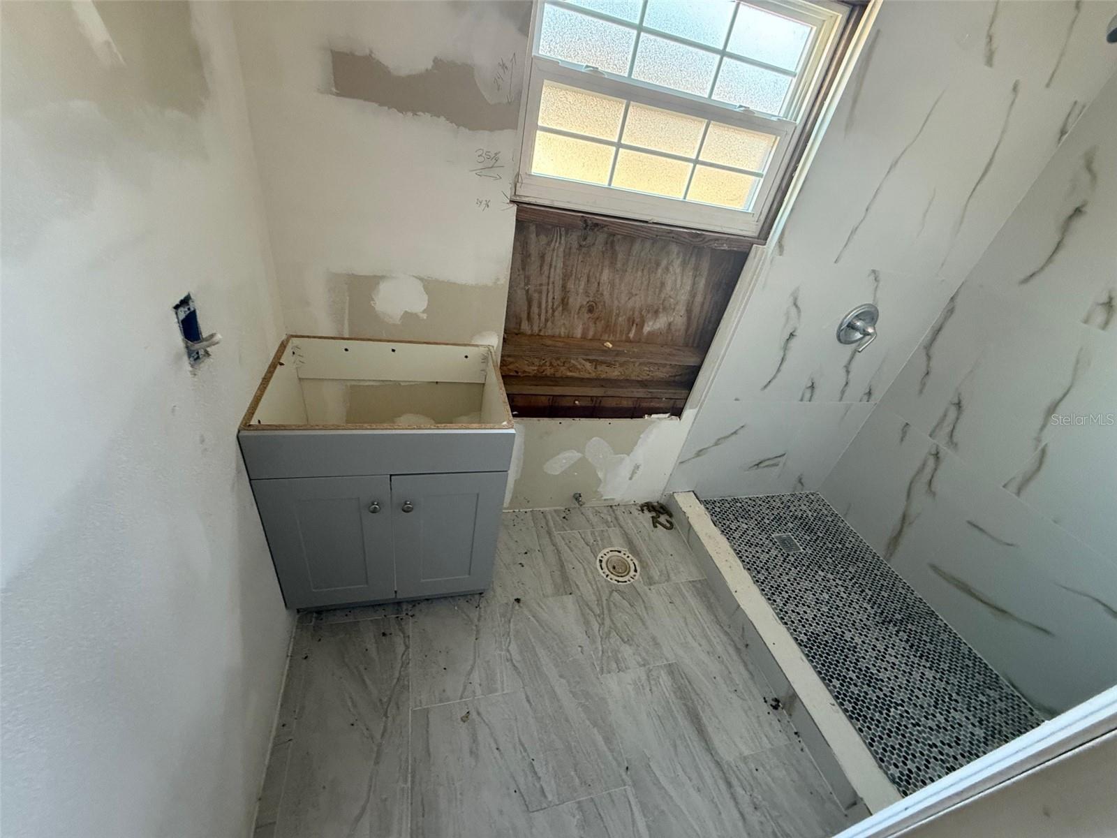 2432 CHASE AVE — photo 3