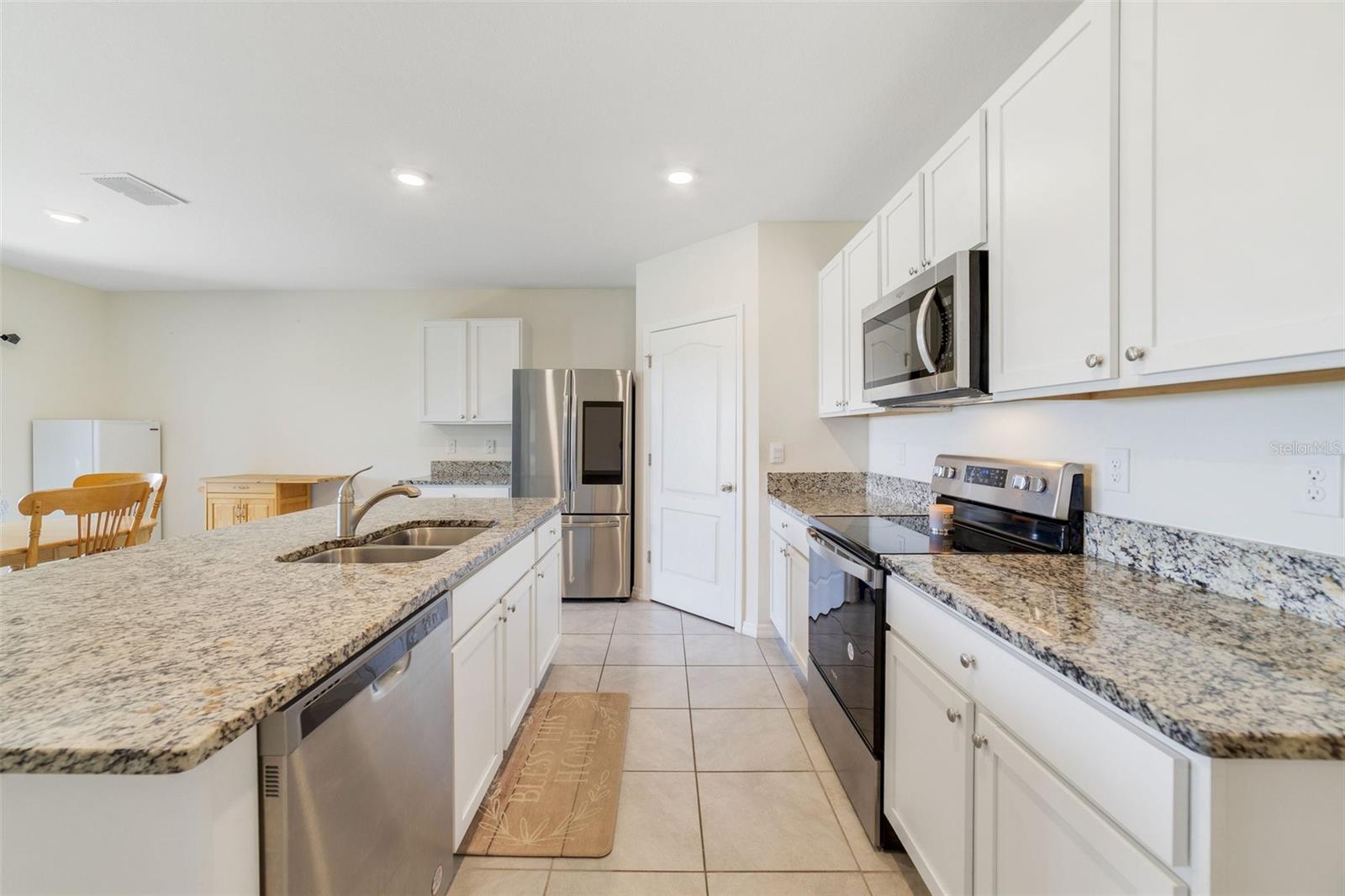 2135 E OLD MILL DR — photo 3