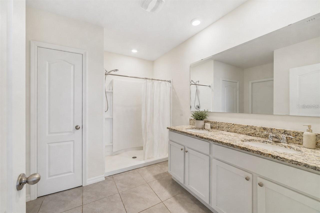 2135 E OLD MILL DR — photo 10
