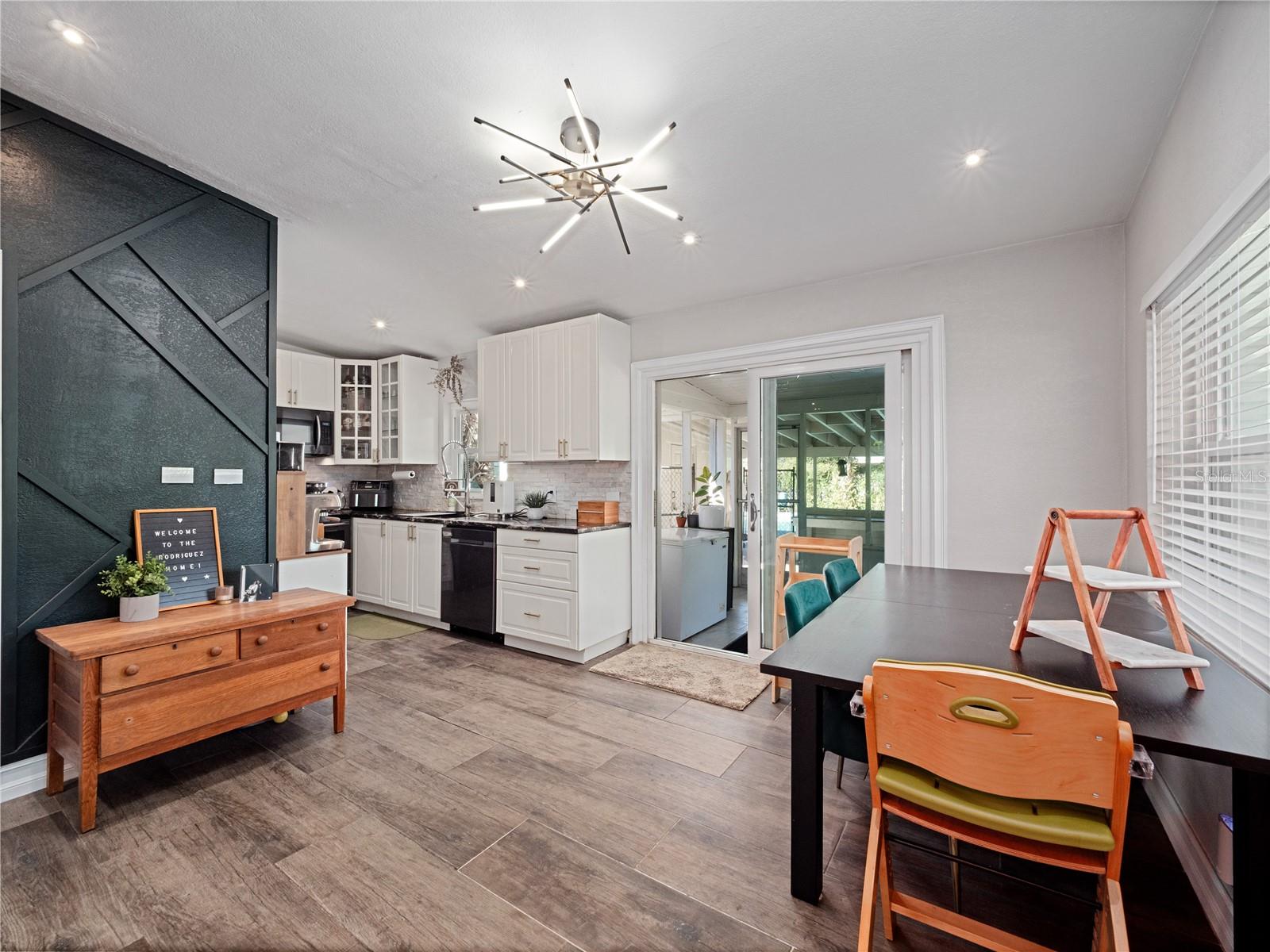106 E JINKINS CIR — photo 10