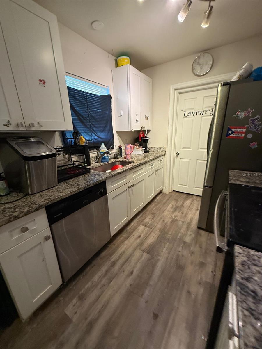 1184 WHITEWOOD DR — photo 2