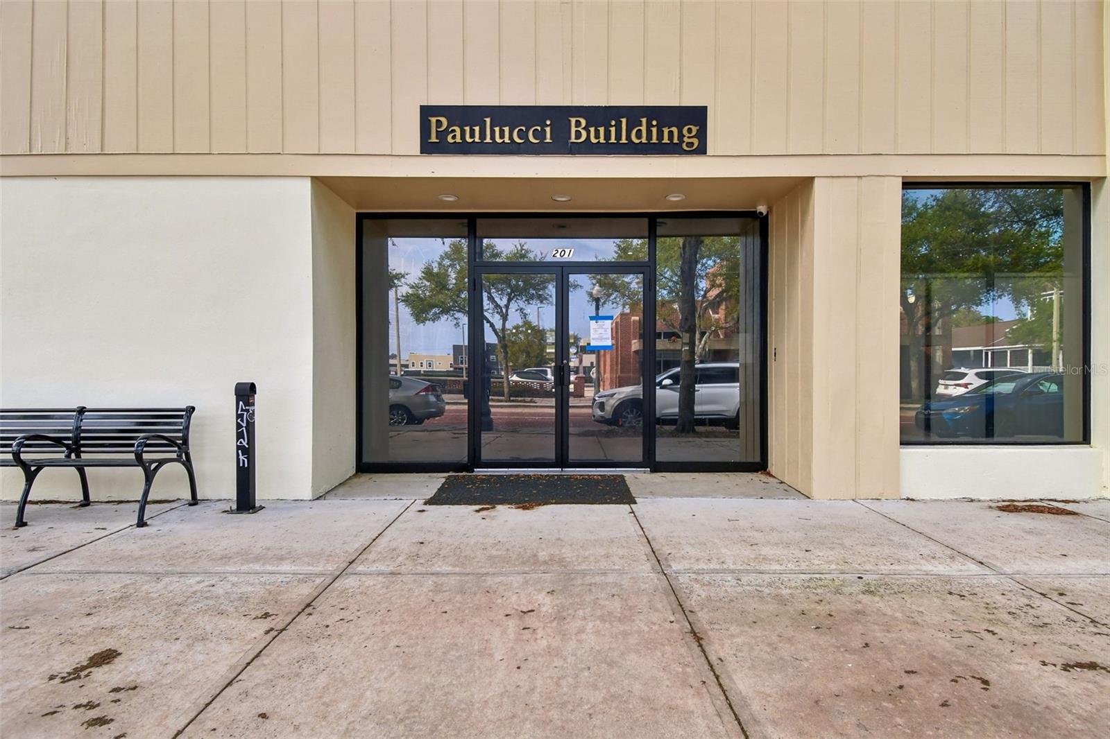 201 W 1ST ST