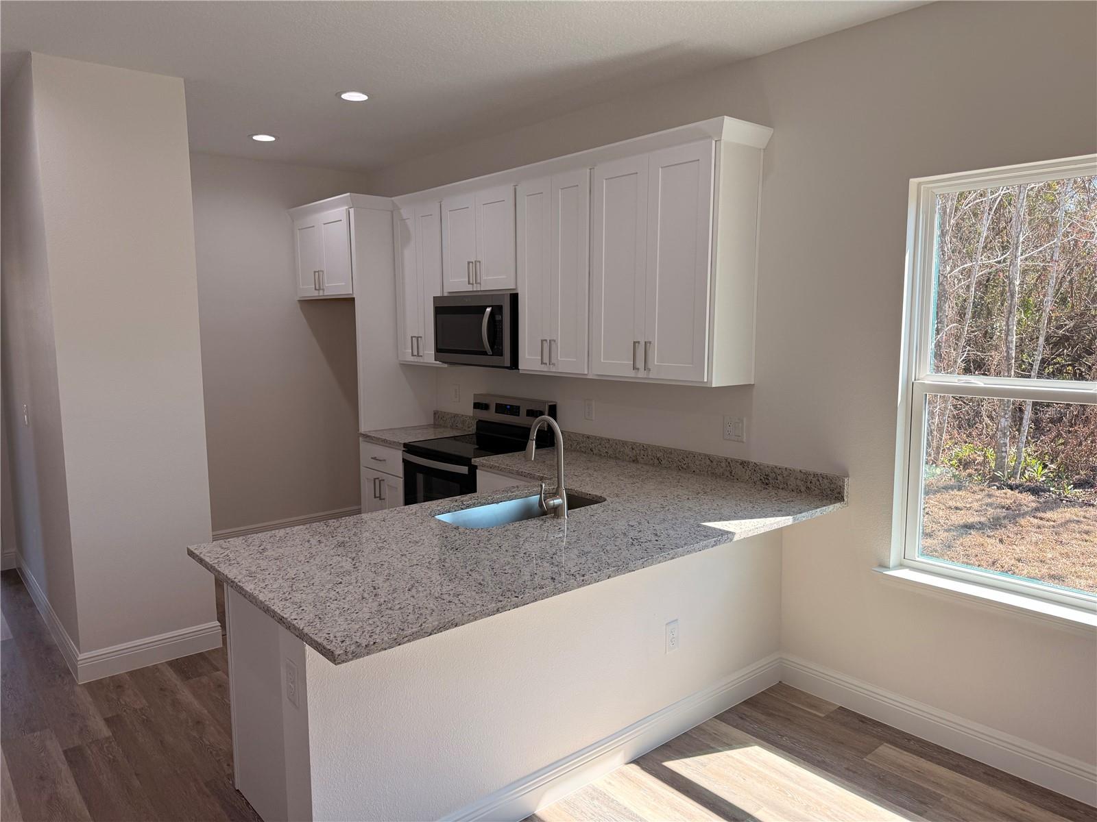 939 MOTON AVE — photo 7