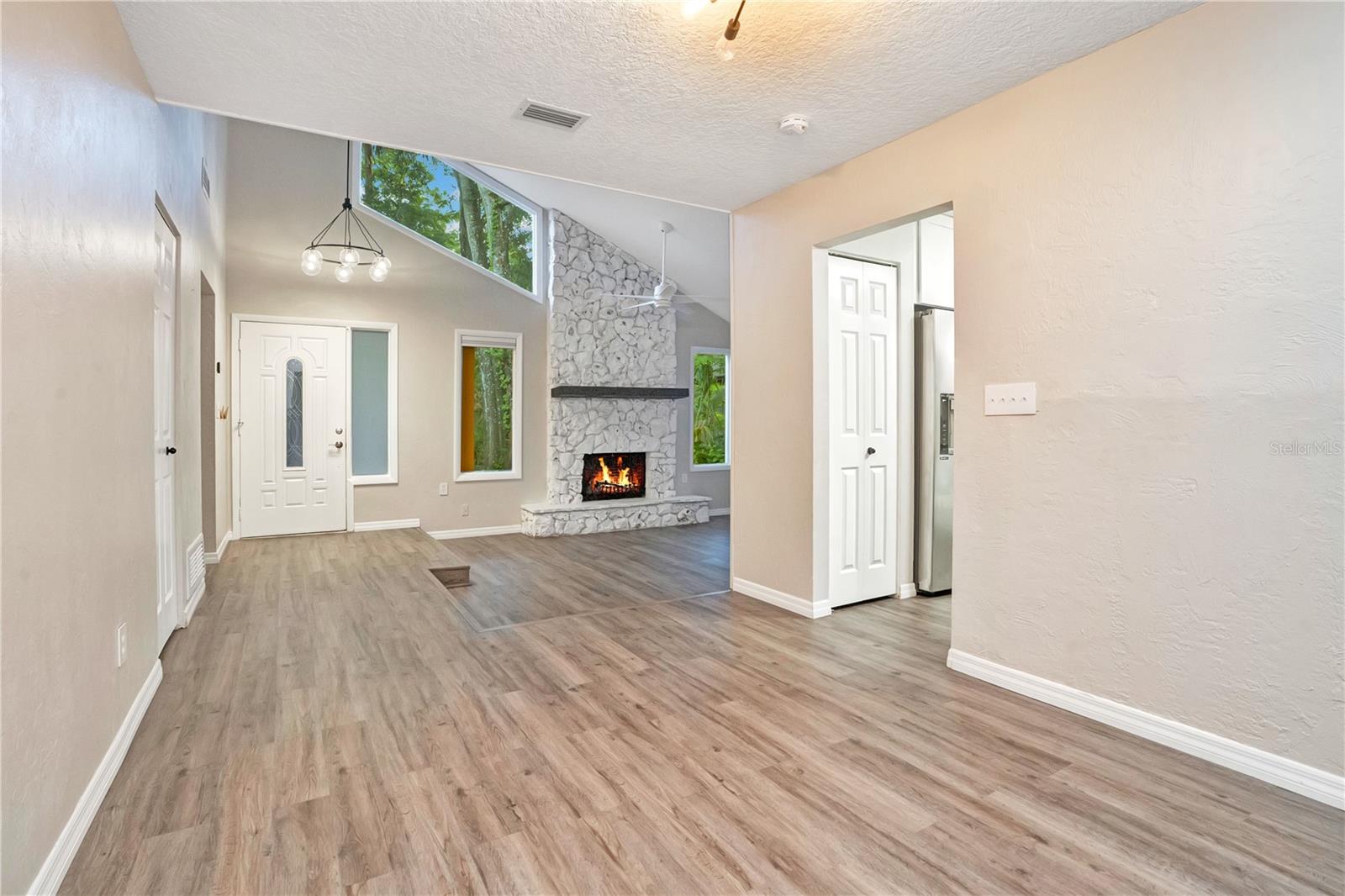 16 RAINTREE CT — photo 6
