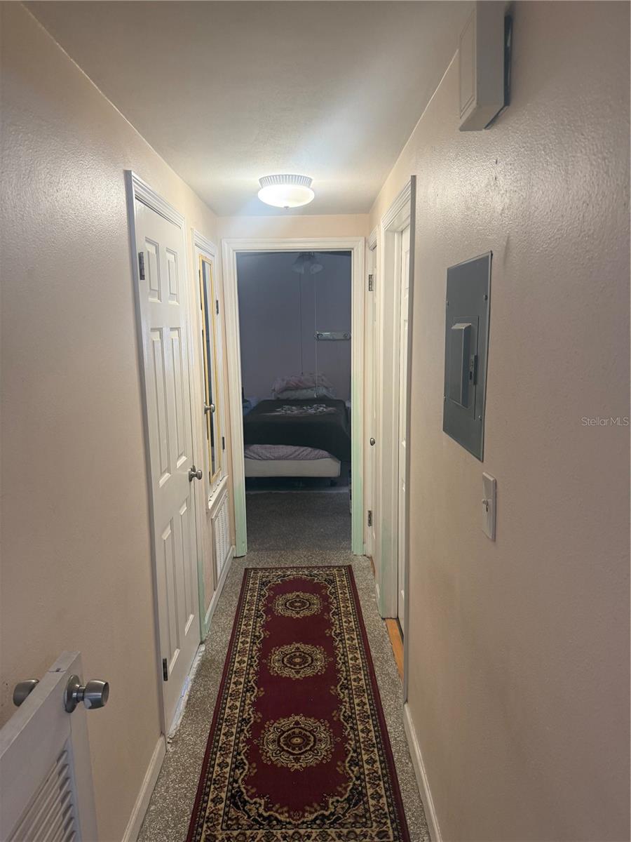 202 FAIRMONT DR — photo 3