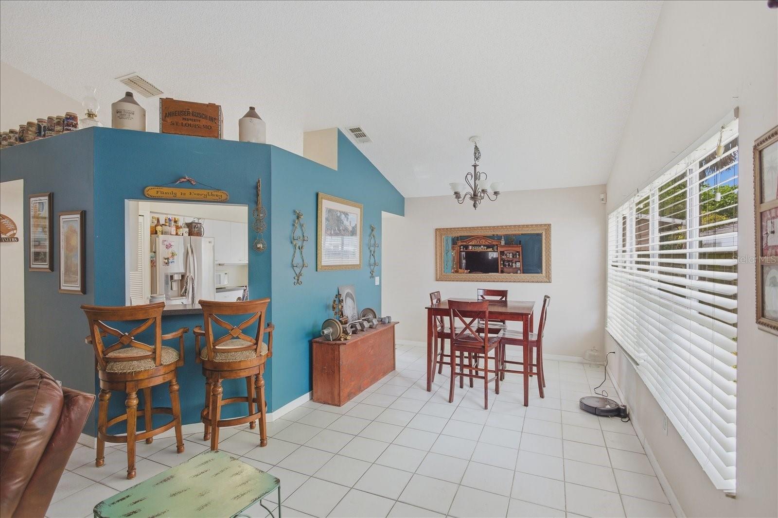 108 N BRISTOL CIR — photo 4
