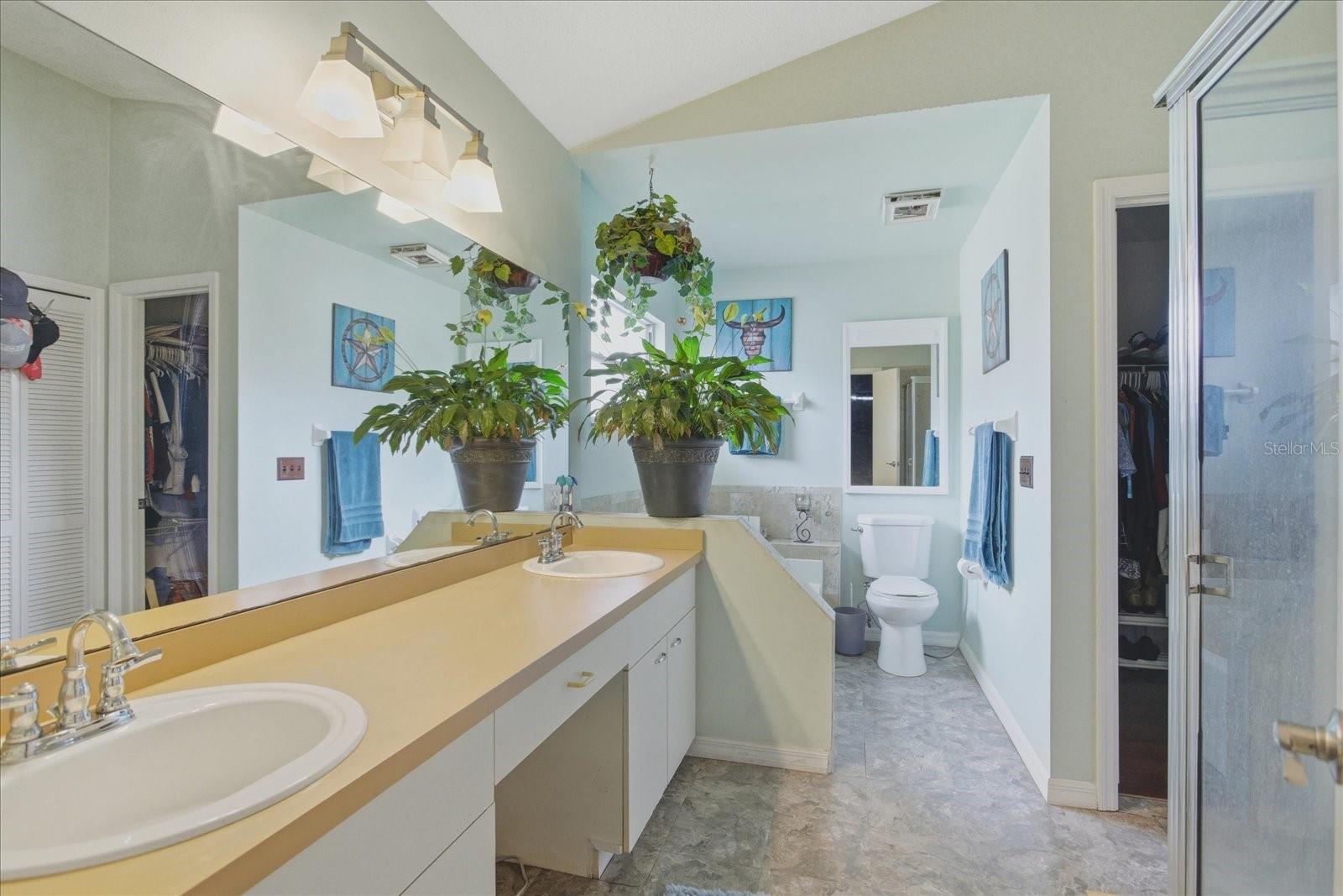 108 N BRISTOL CIR — photo 8
