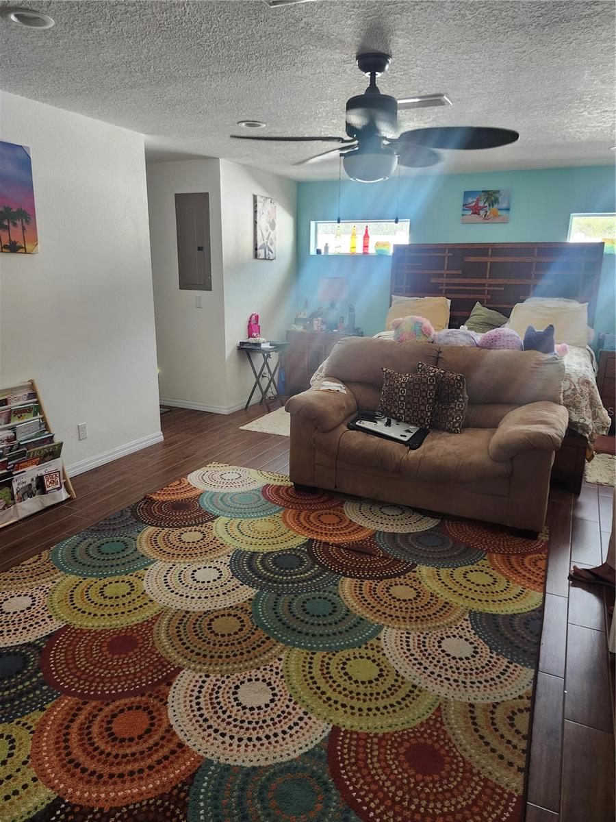 2242 WOOD CT — photo 4