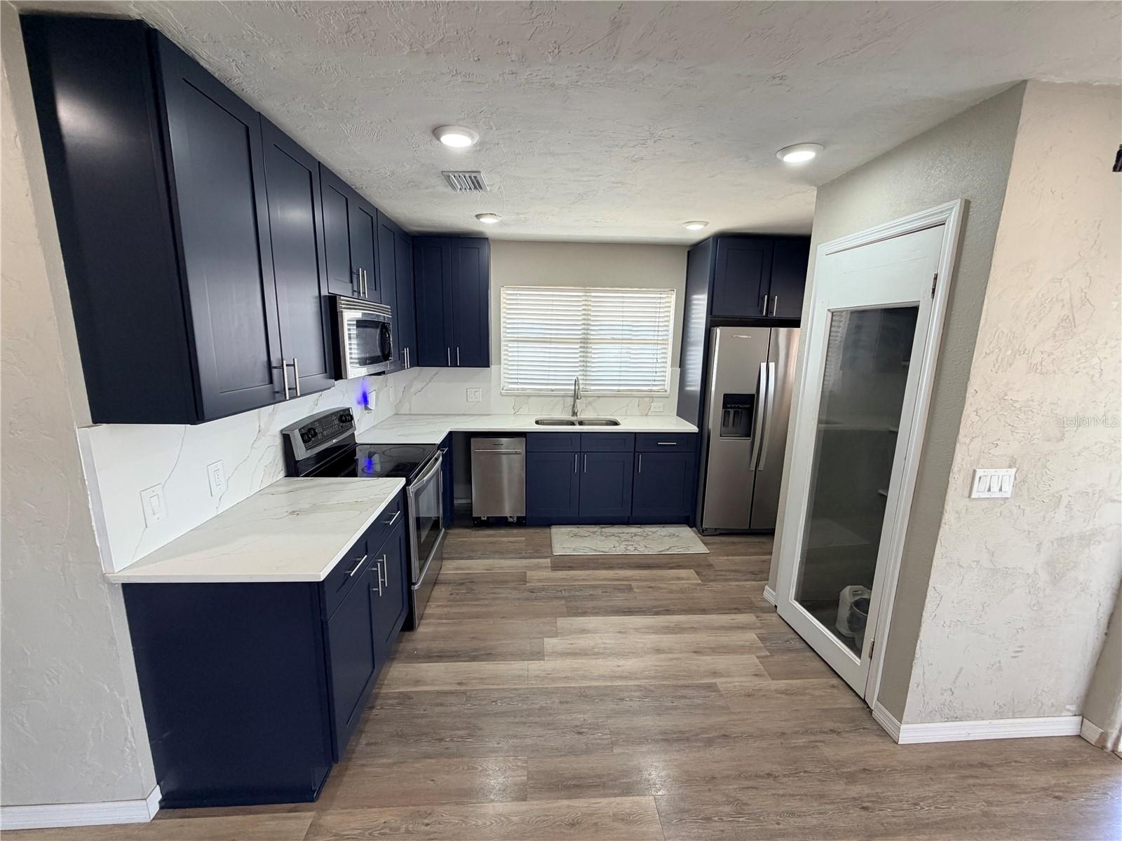 538 REVILO BLVD — photo 11