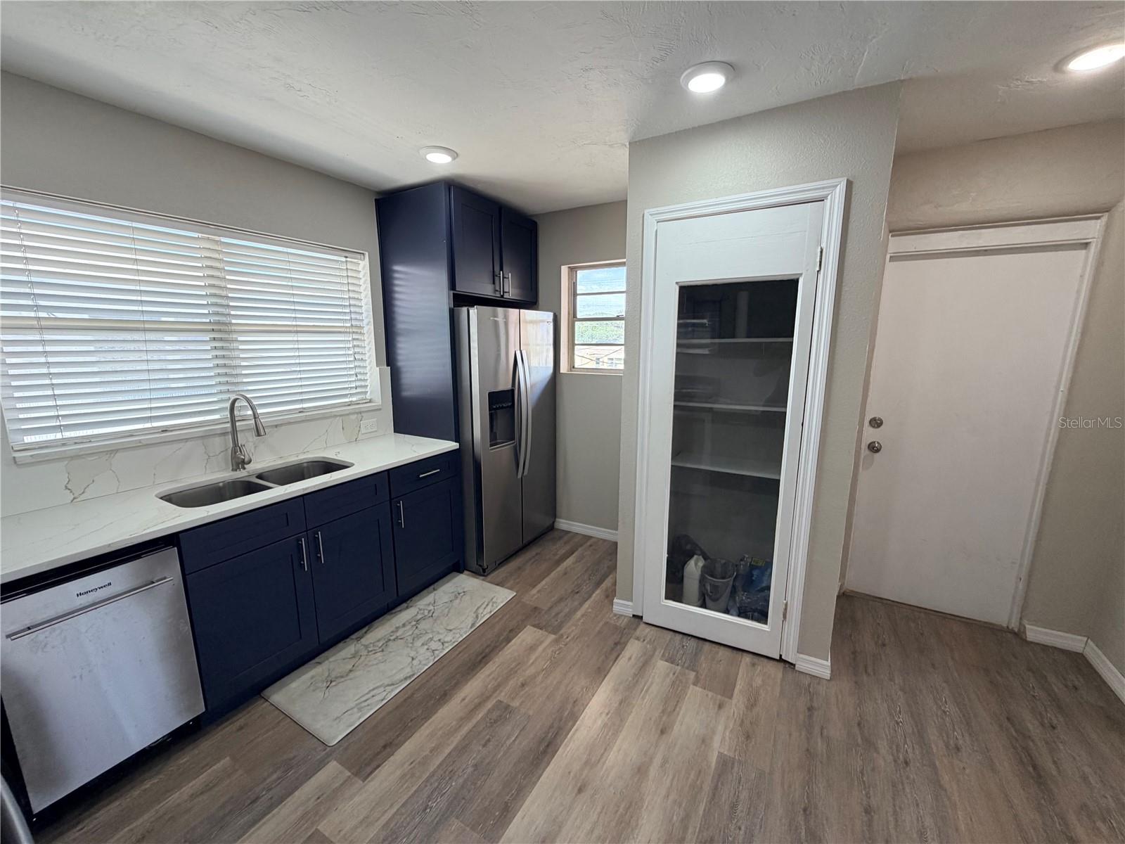 538 REVILO BLVD — photo 10