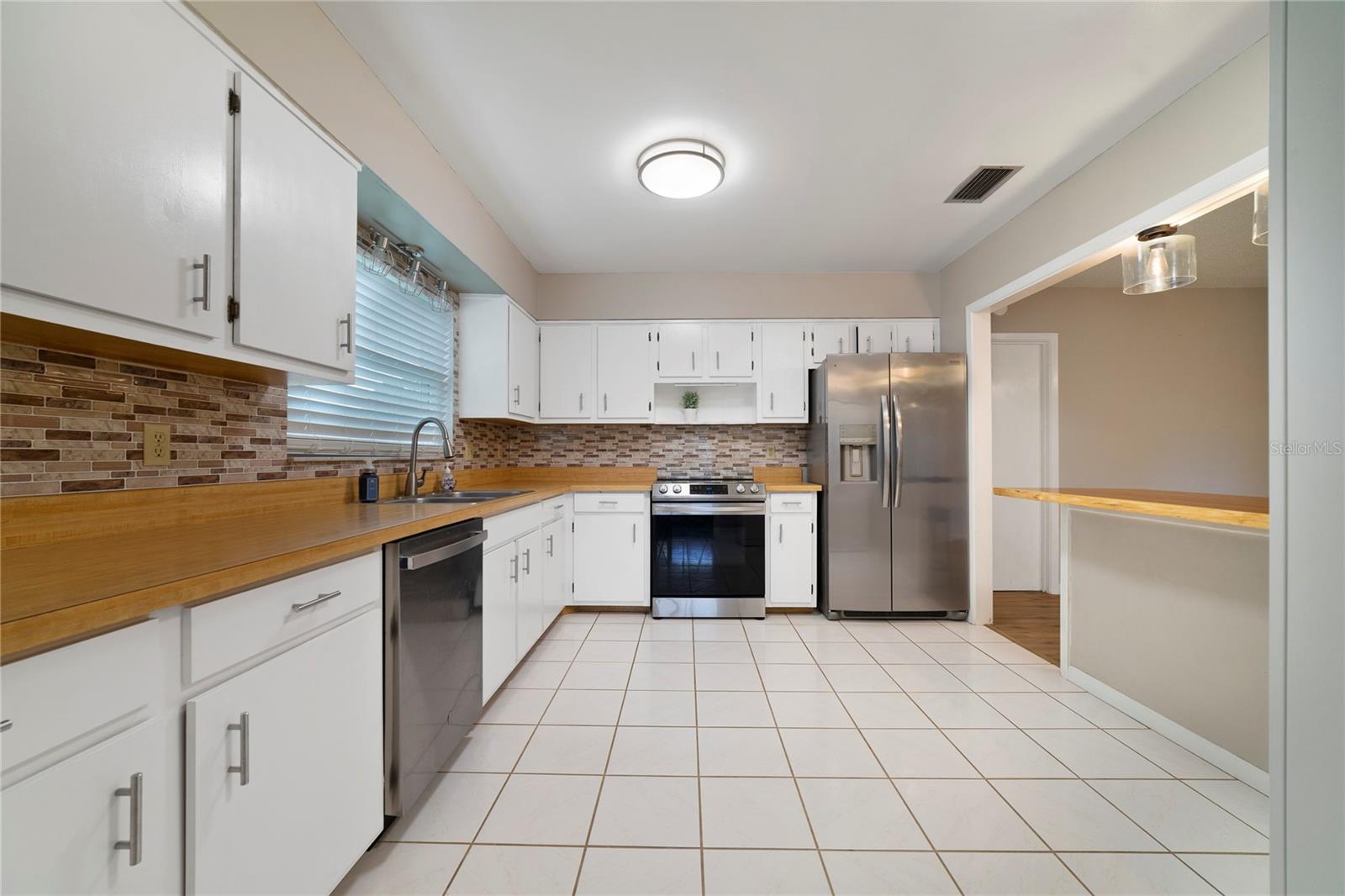 146 MAYFAIR CT — photo 4