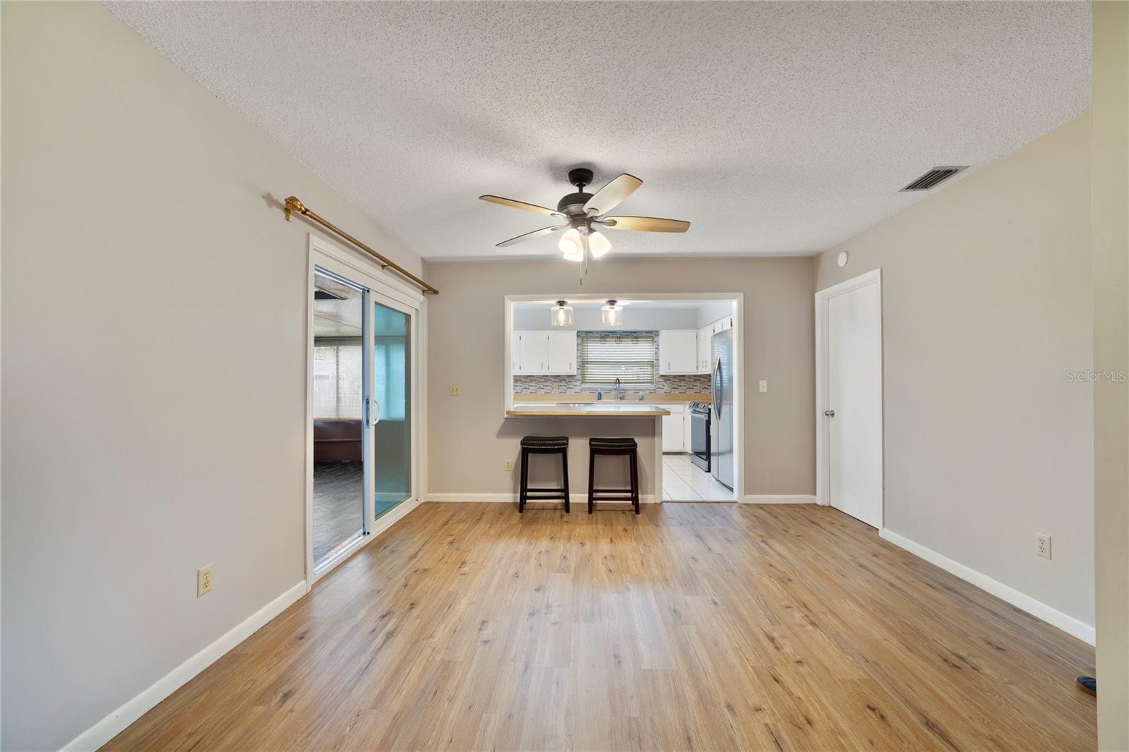 146 MAYFAIR CT — photo 5