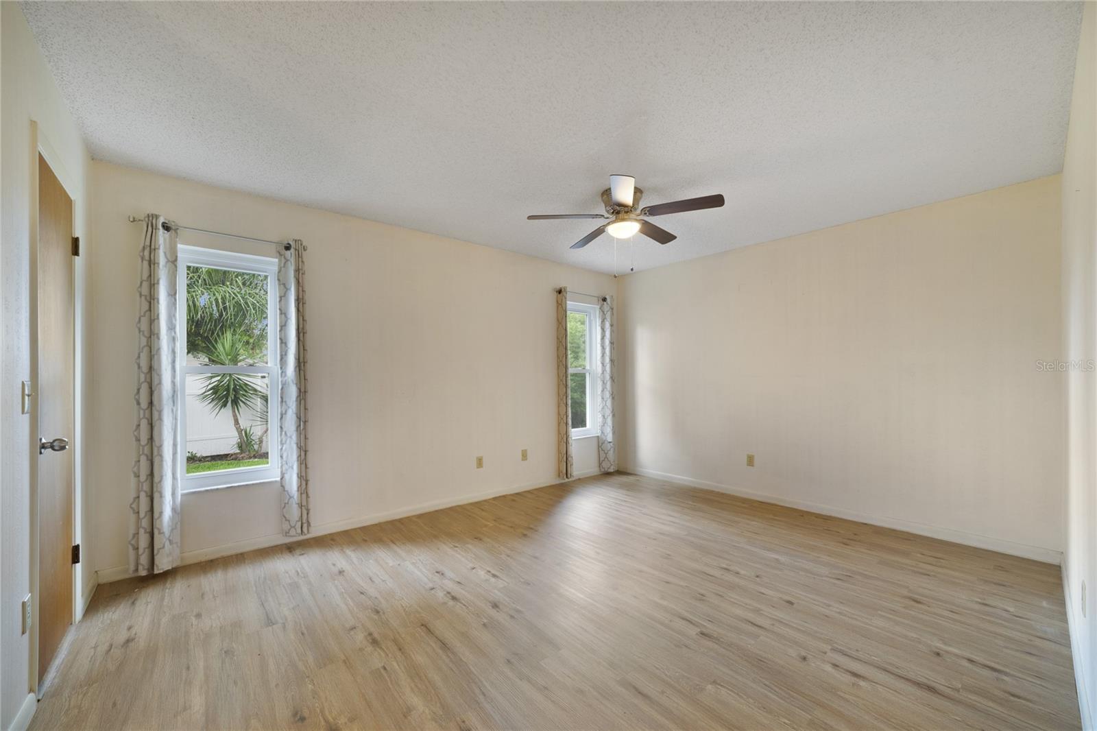 146 MAYFAIR CT — photo 10