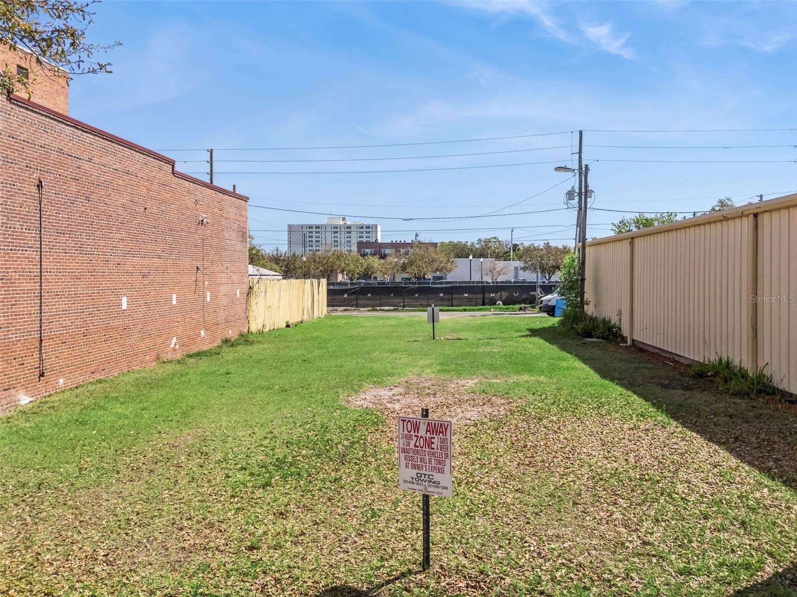 215 MAGNOLIA AVE