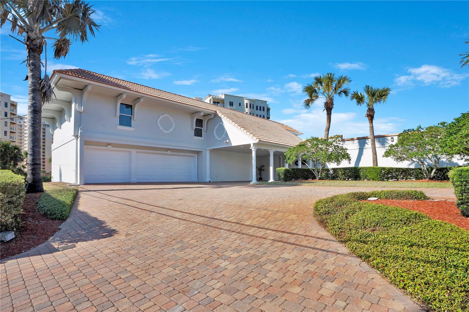 2117 OCEAN DR — photo 2