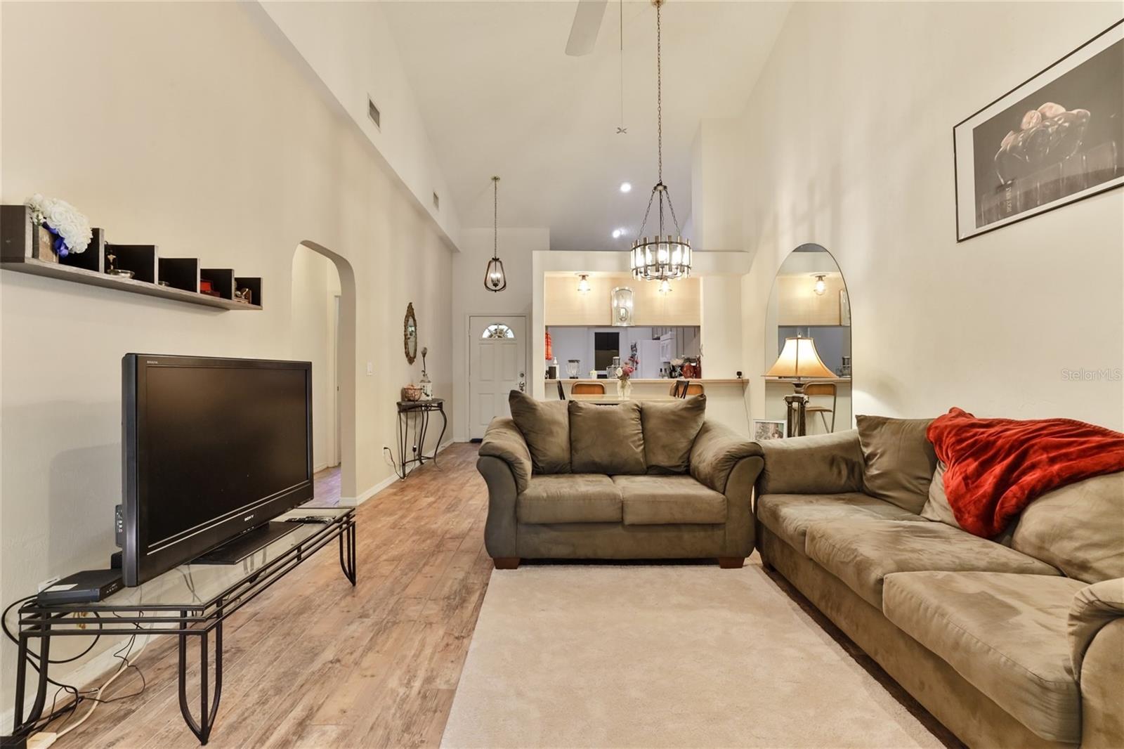121 DOVECOTE LN — photo 11