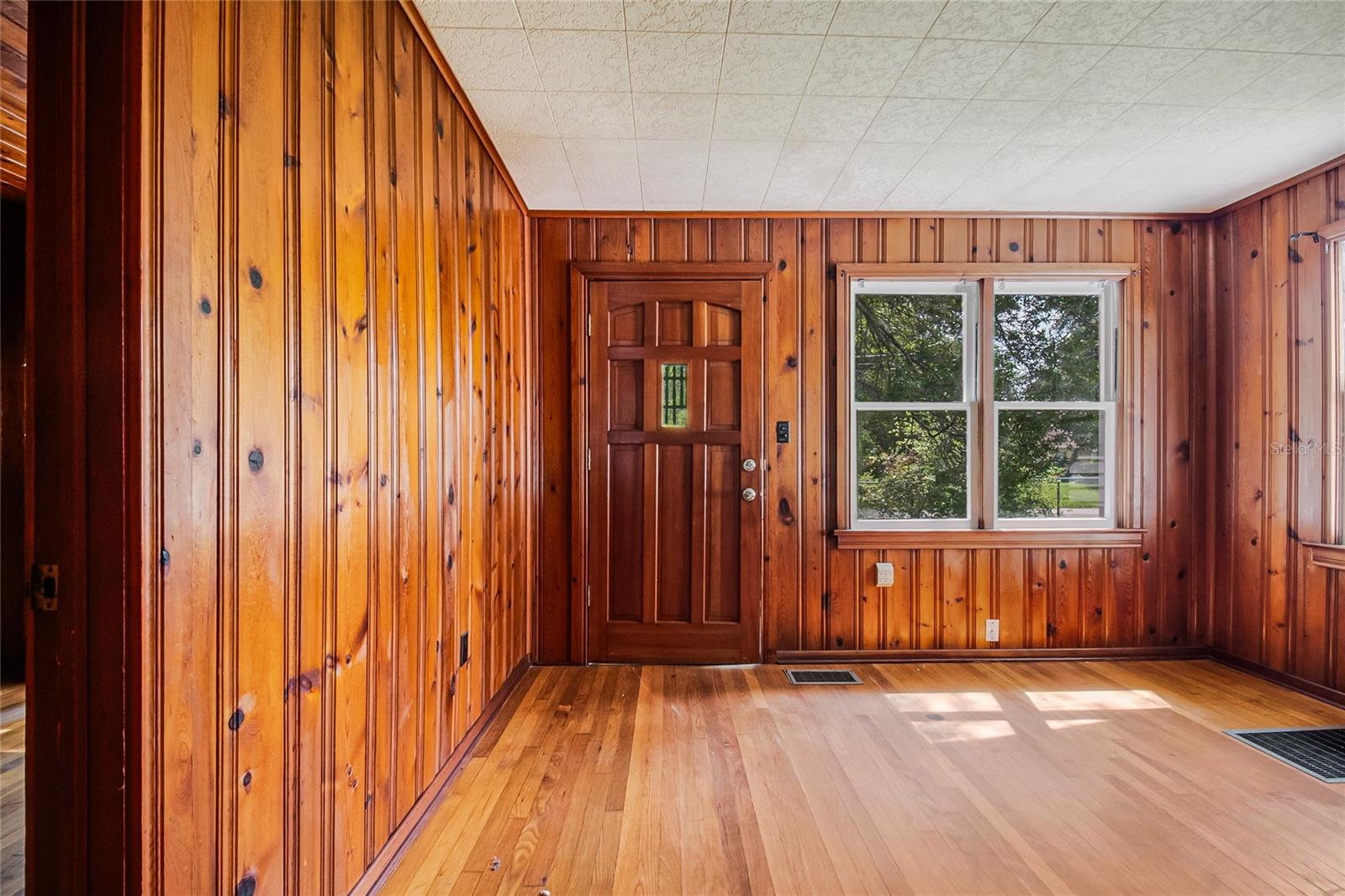 2536 MAGNOLIA AVE — photo 4
