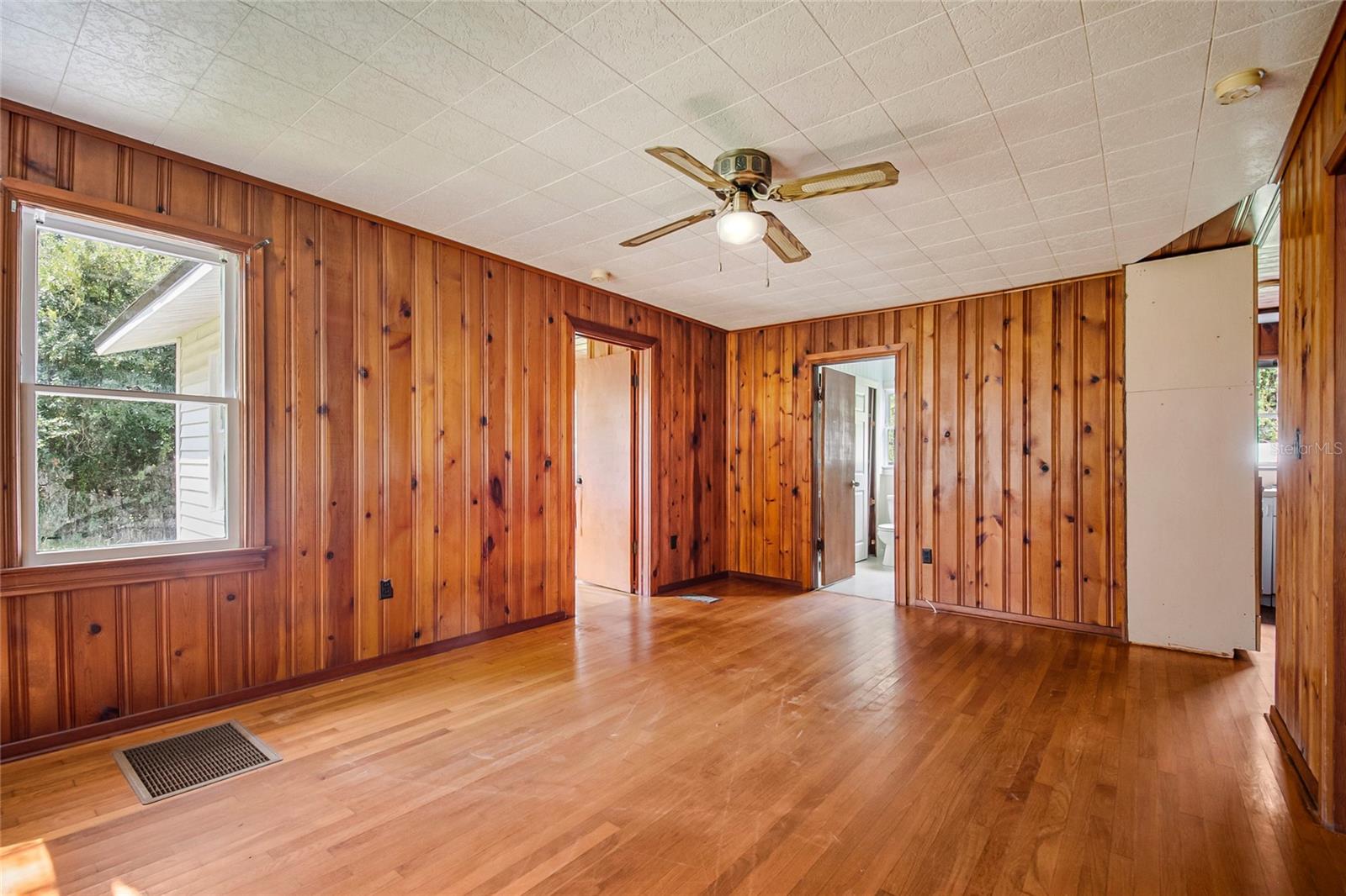 2536 MAGNOLIA AVE — photo 5