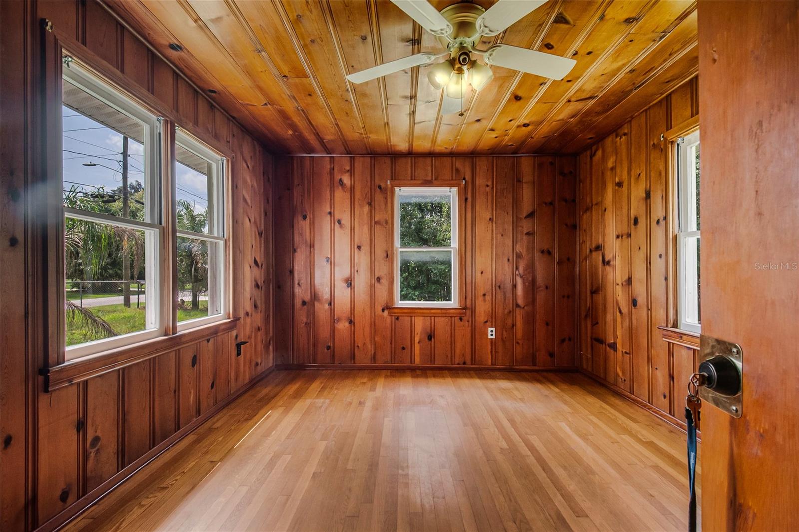 2536 MAGNOLIA AVE — photo 7