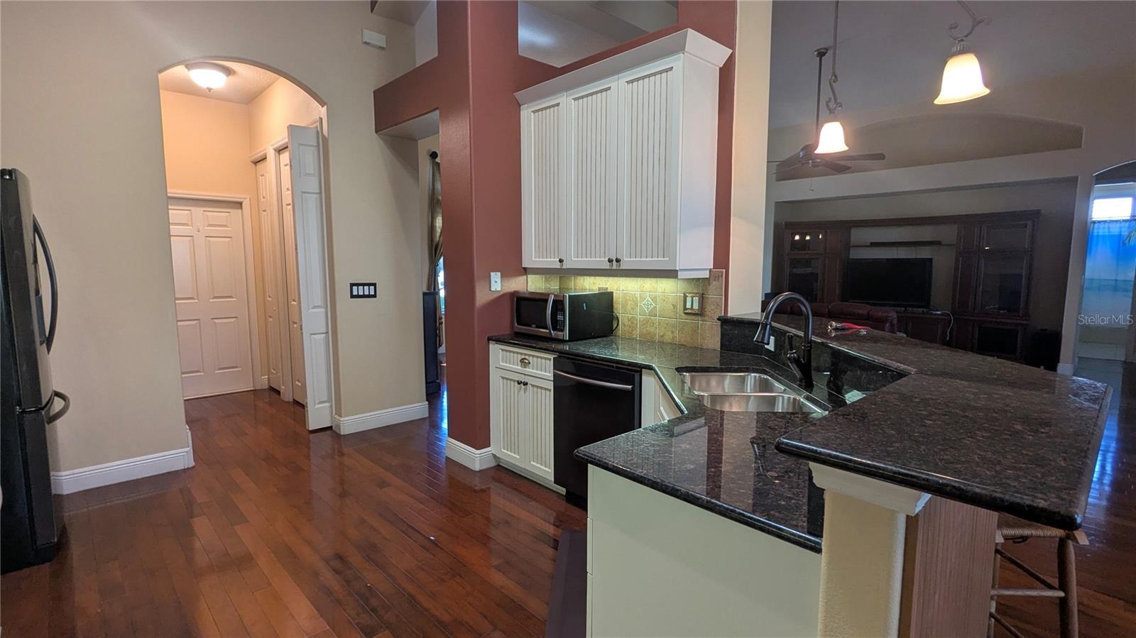 112 HALLSTROM CT — photo 7