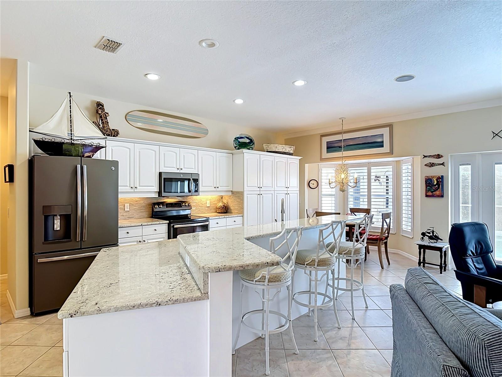 21 RICHMOND DR — photo 2