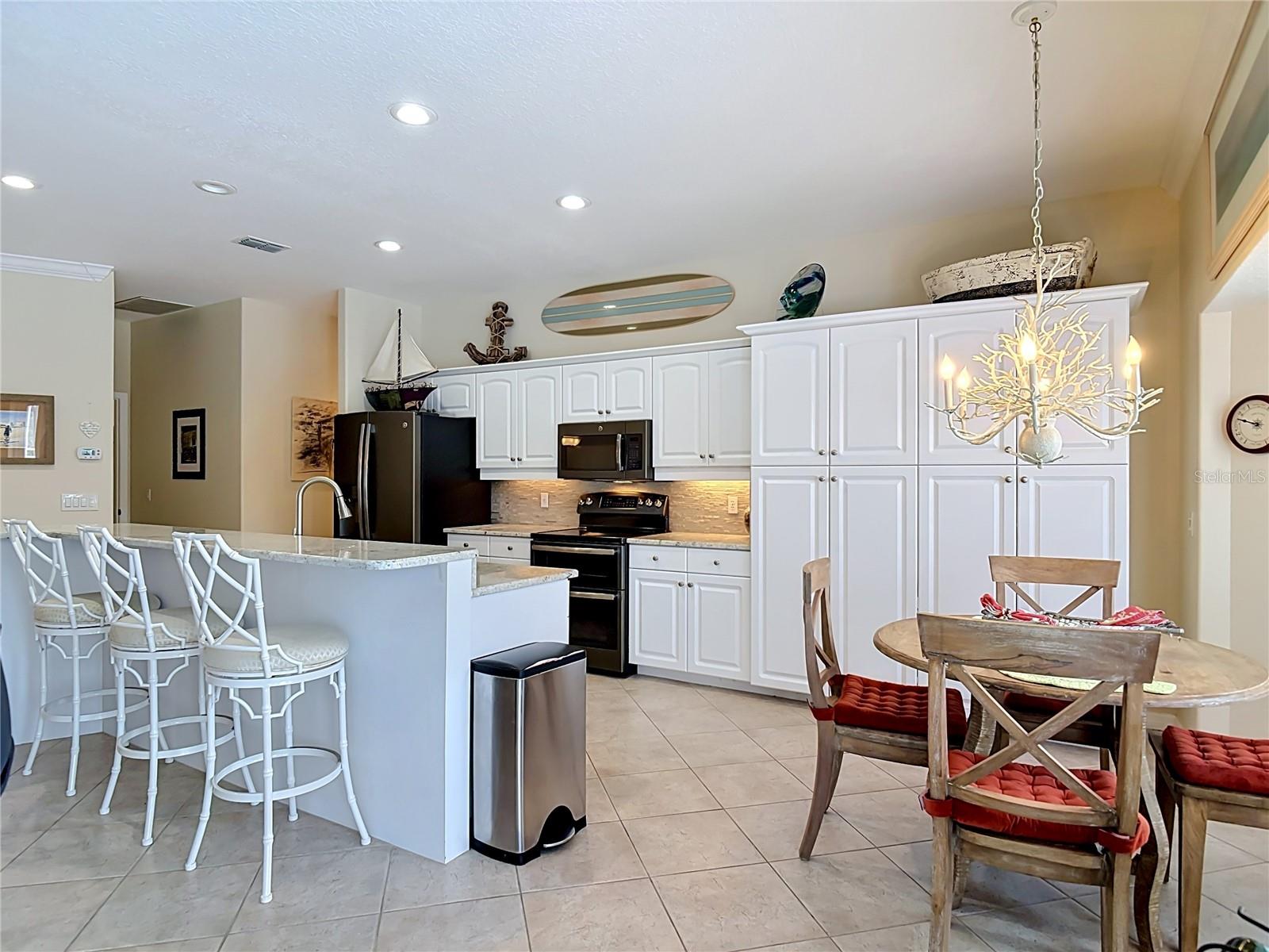 21 RICHMOND DR — photo 6