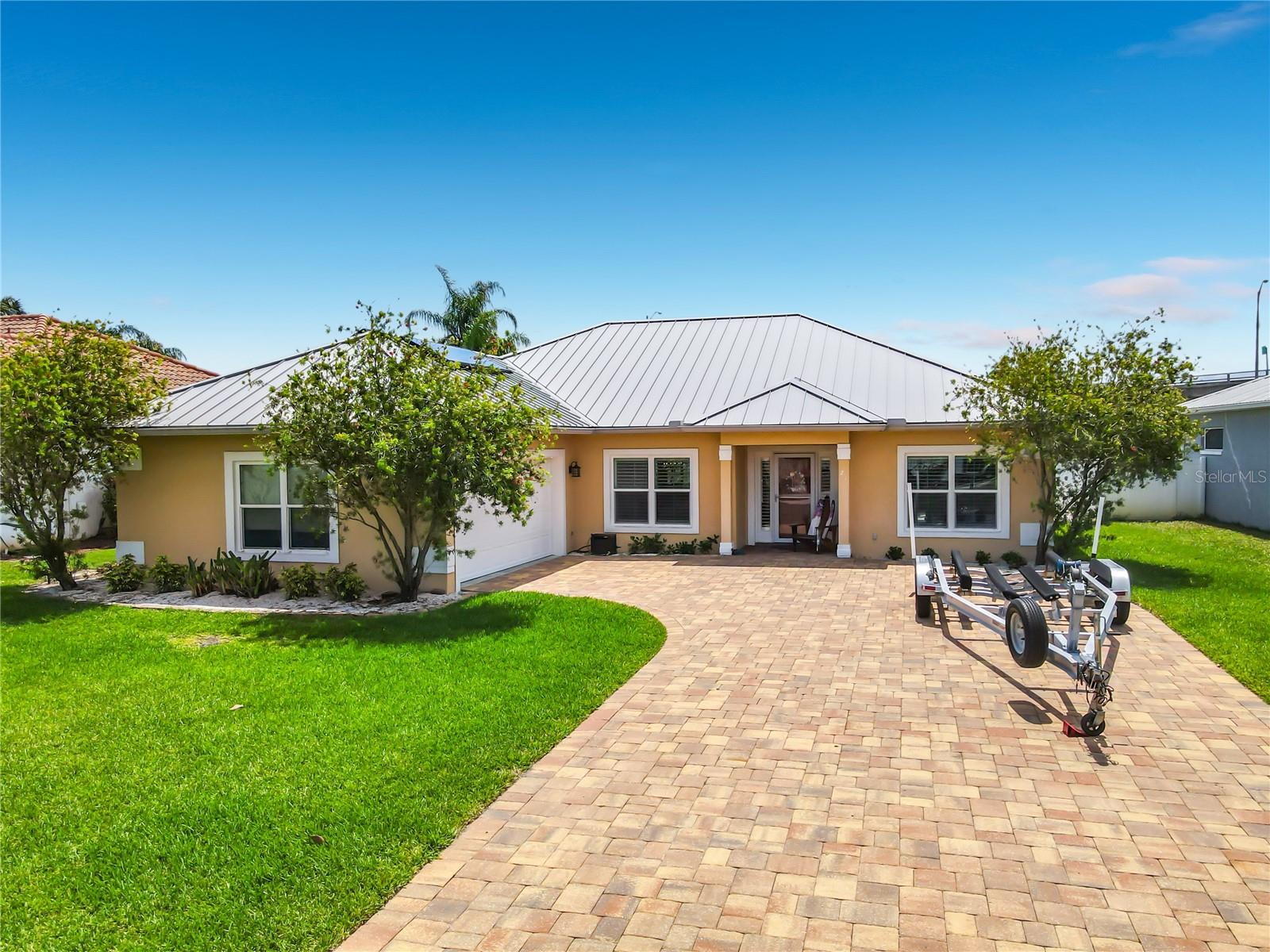 21 RICHMOND DR