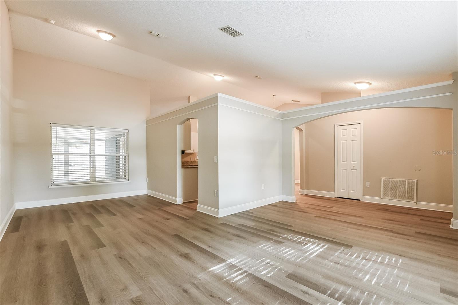 2823 ARBOUR TRAIL CT — photo 2