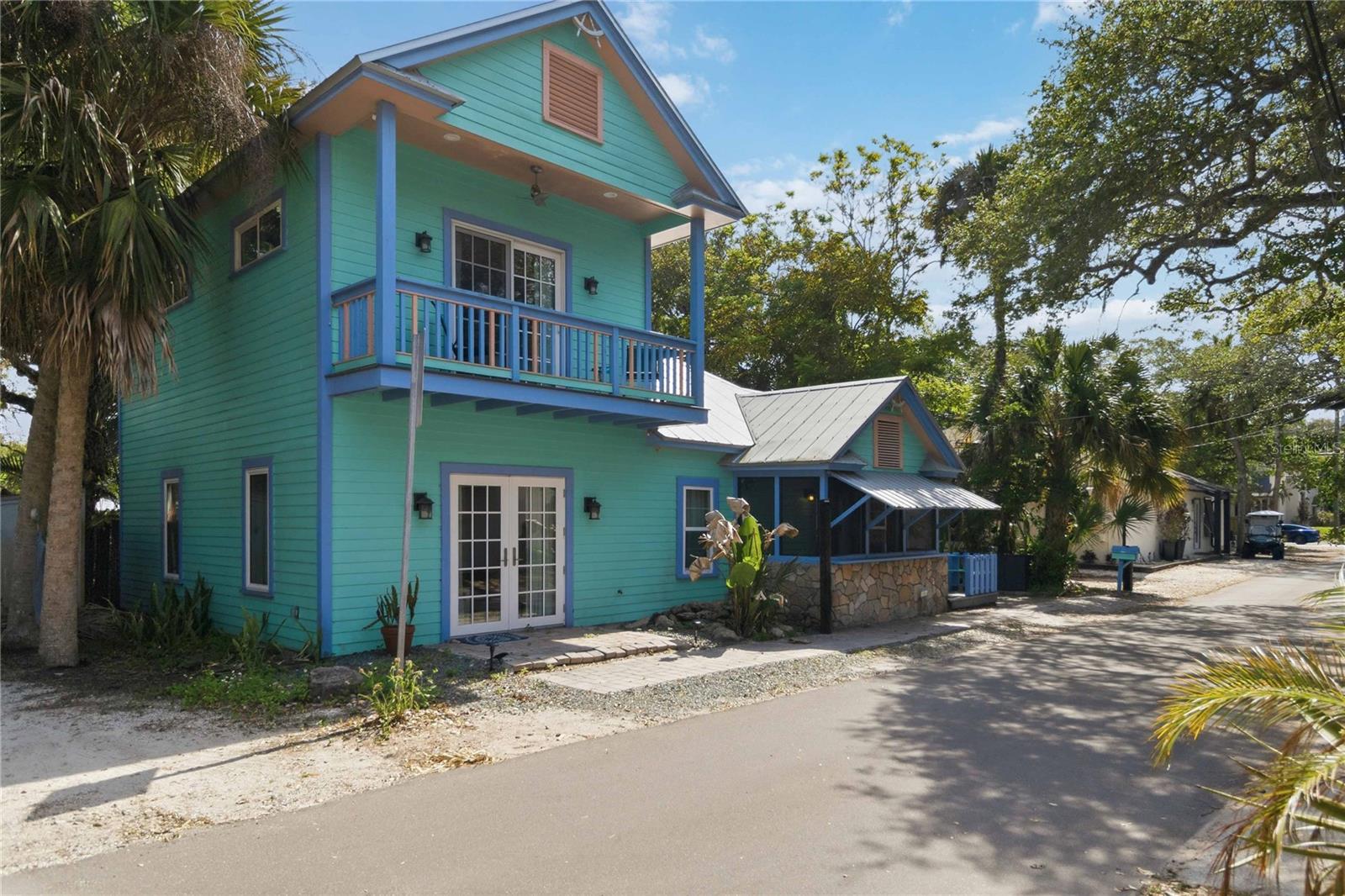 207 ESTHER ST — photo 2