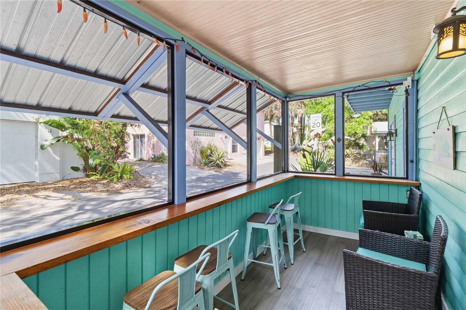 207 ESTHER ST — photo 4