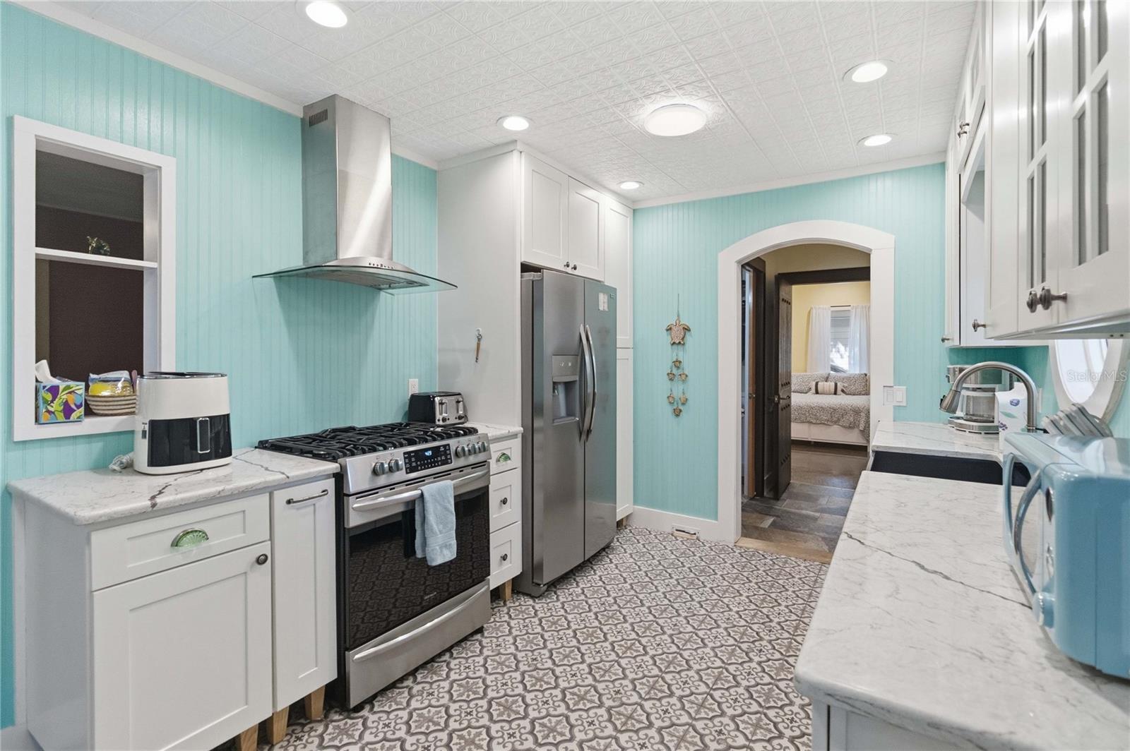 207 ESTHER ST — photo 10