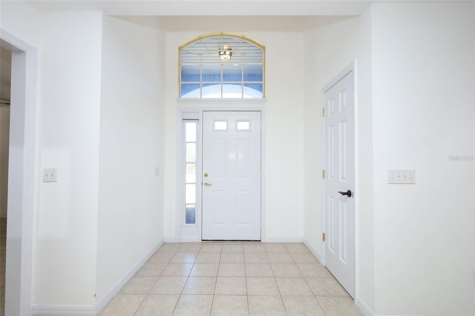 1932 MONTEREY DR — photo 3