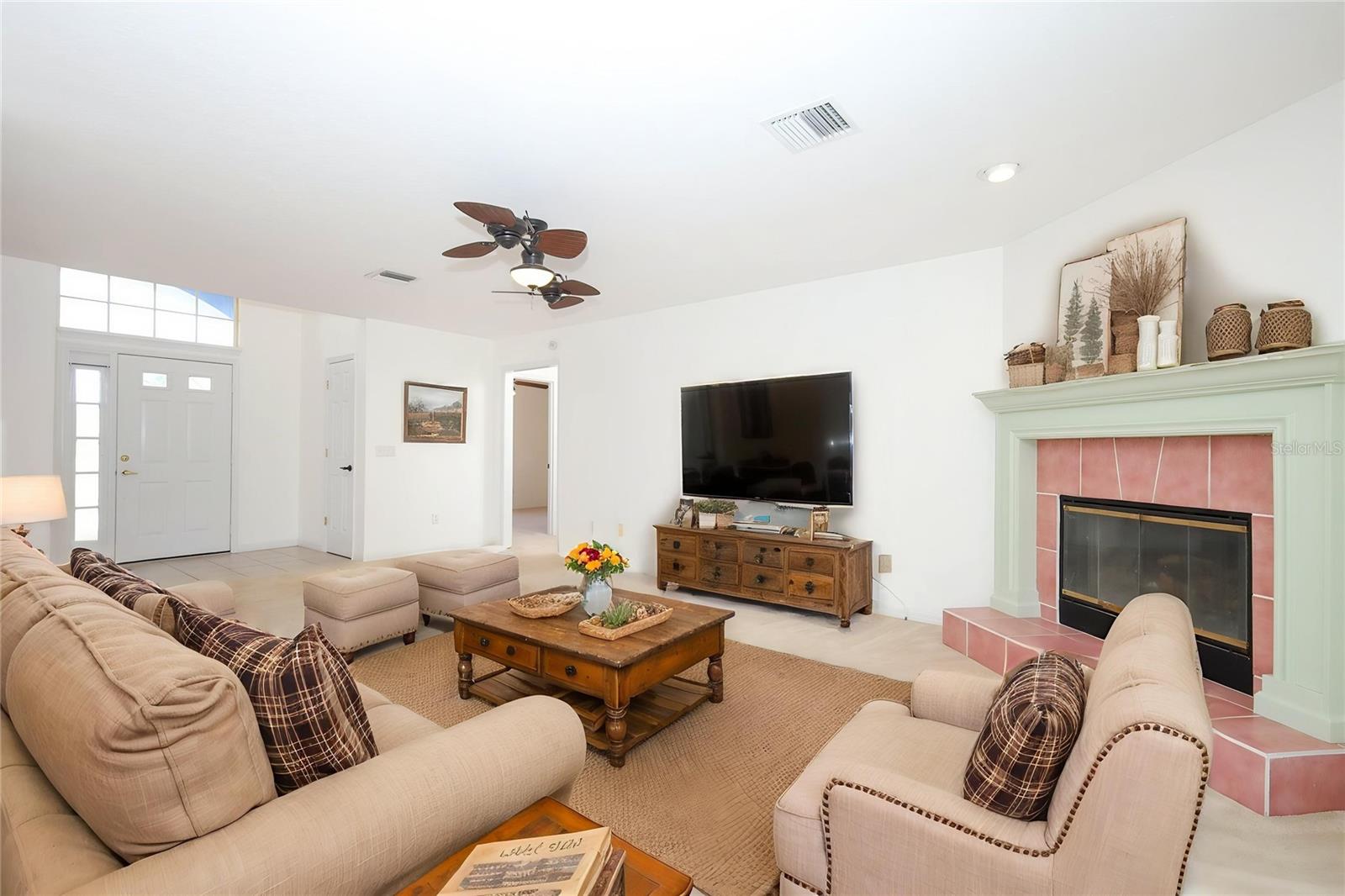 1932 MONTEREY DR — photo 4