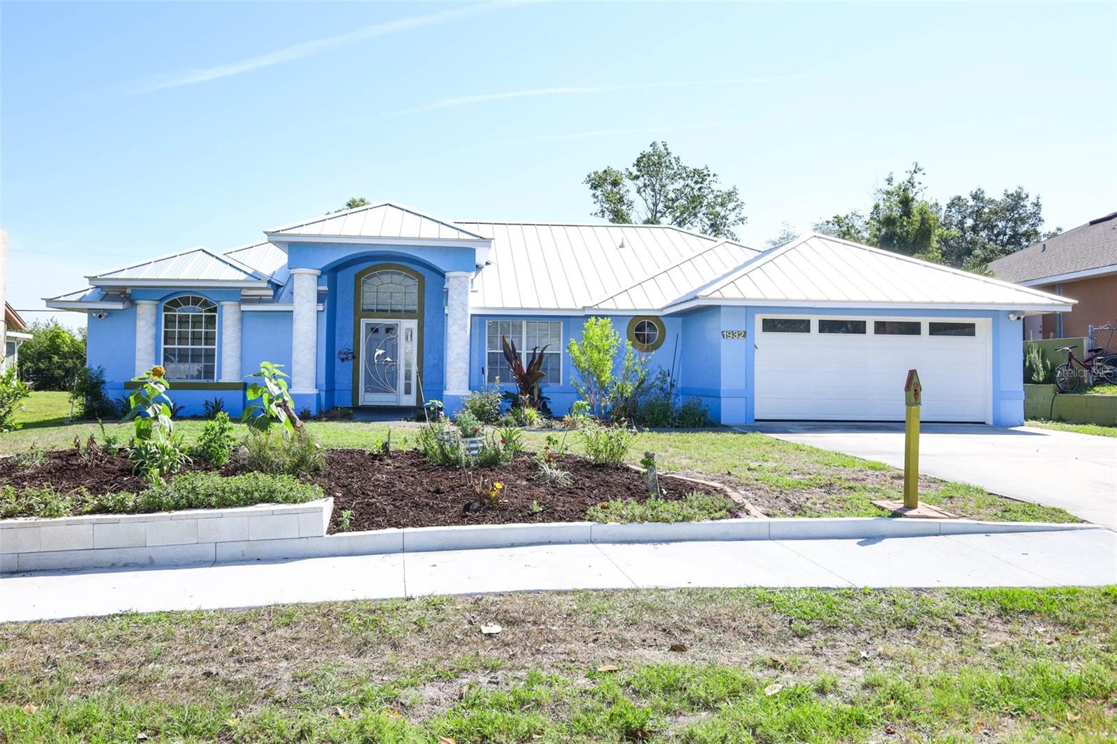 1932 MONTEREY DR