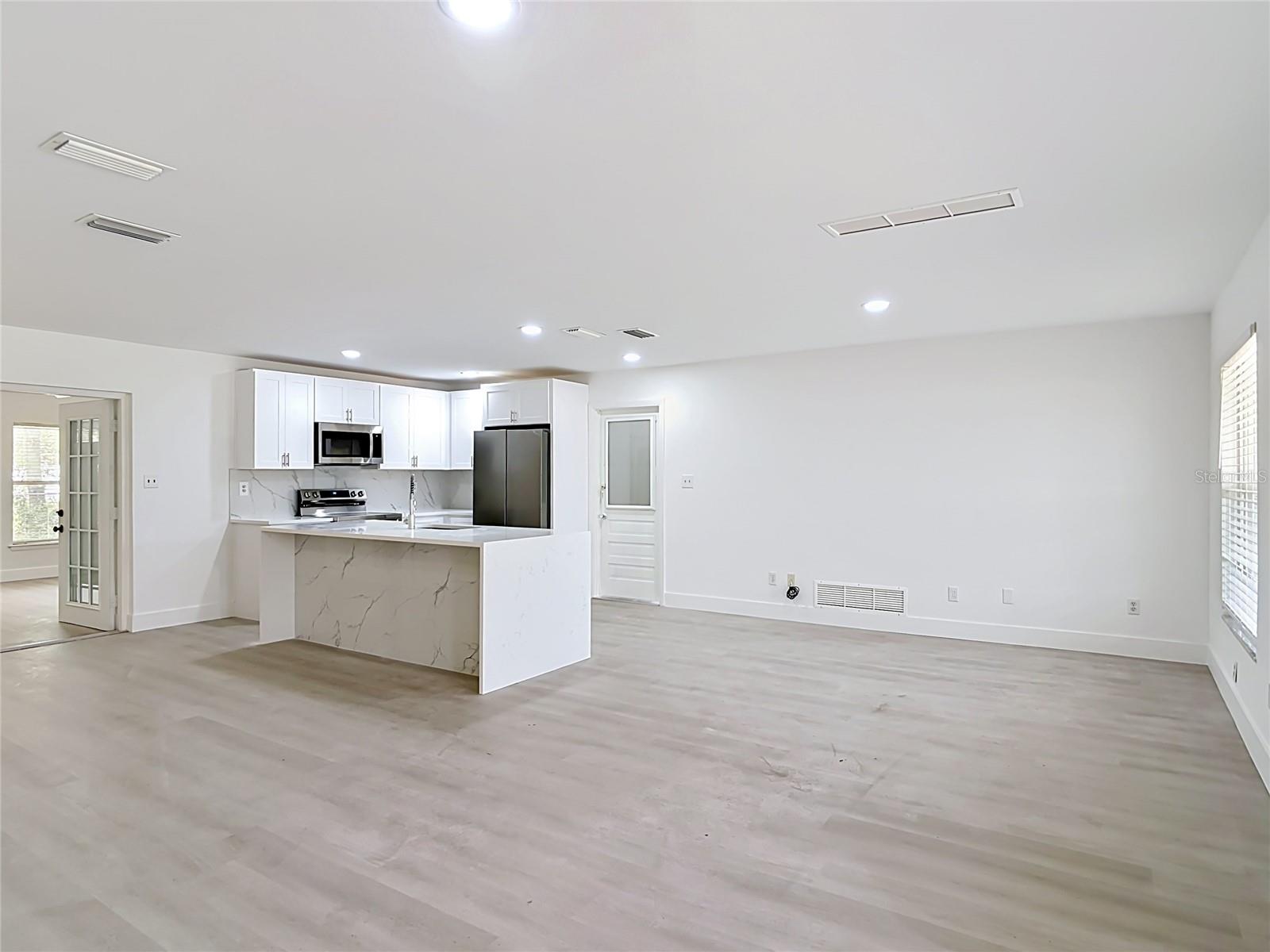 930 TROY DR — photo 7