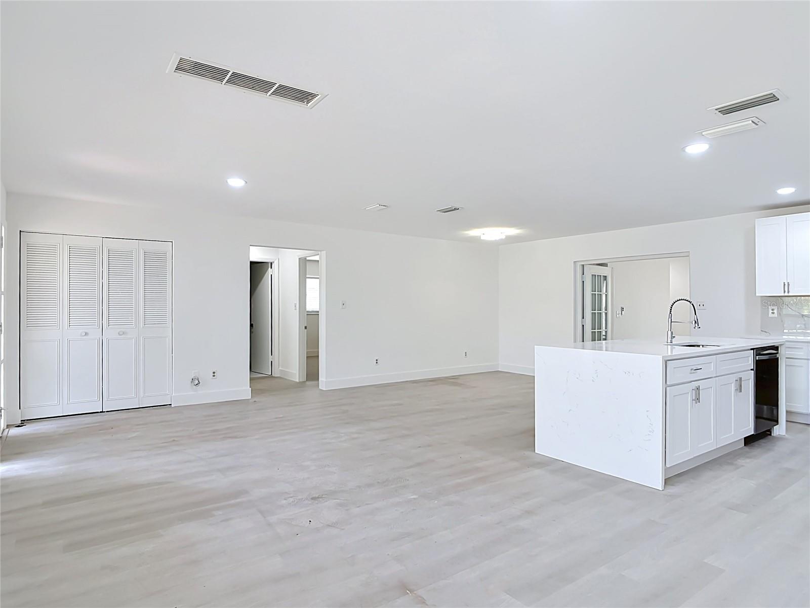 930 TROY DR — photo 10