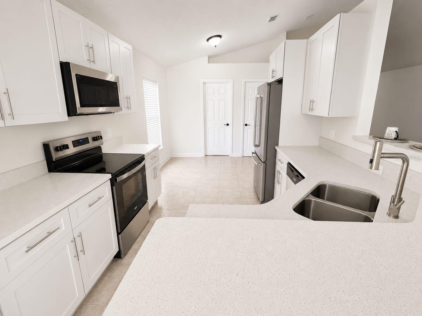 210 FAIRFIELD DR — photo 4